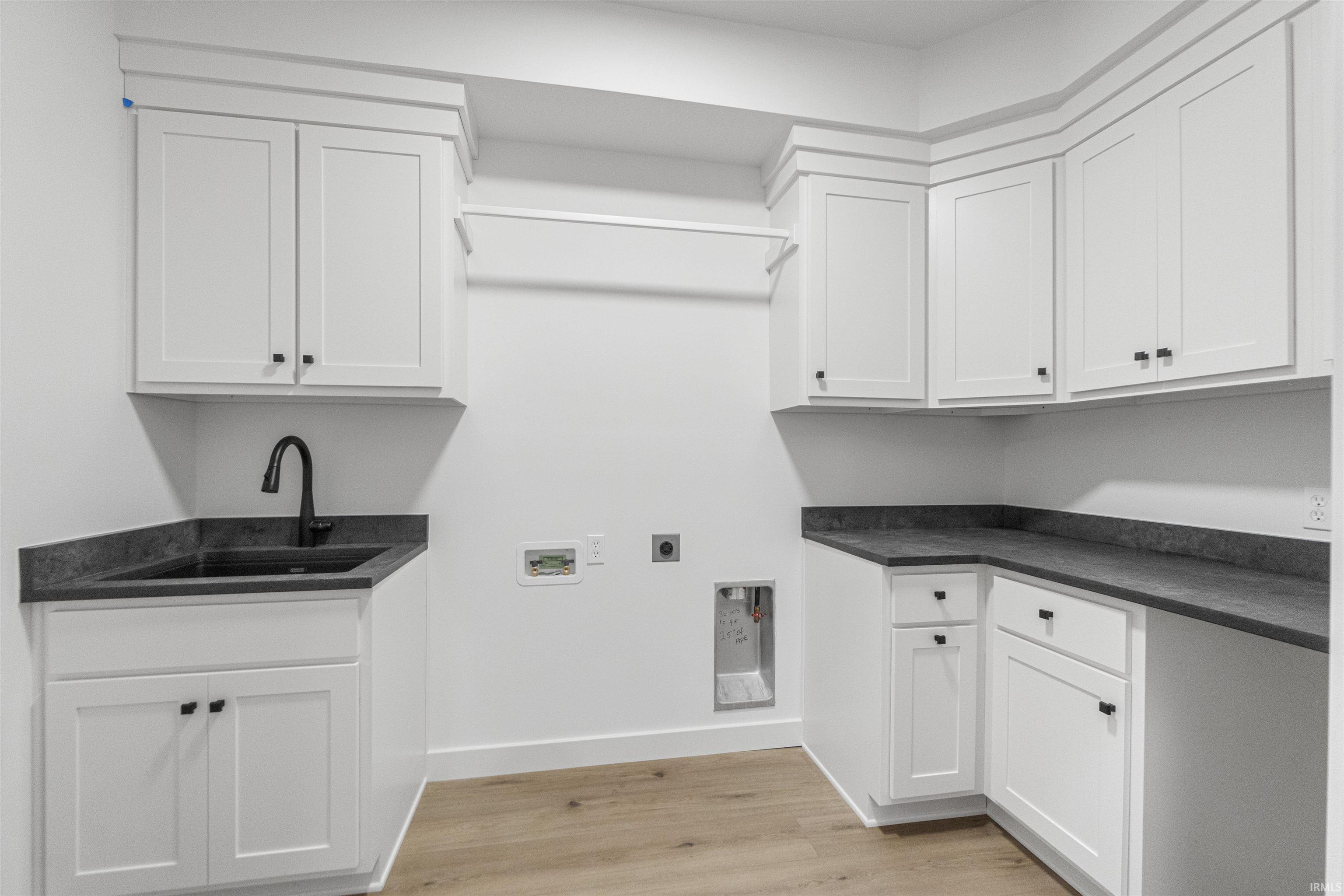 Huntertown, Indiana, 46748, United States, 4 Bedrooms Bedrooms, ,4 BathroomsBathrooms,Residential,For Sale,1977042