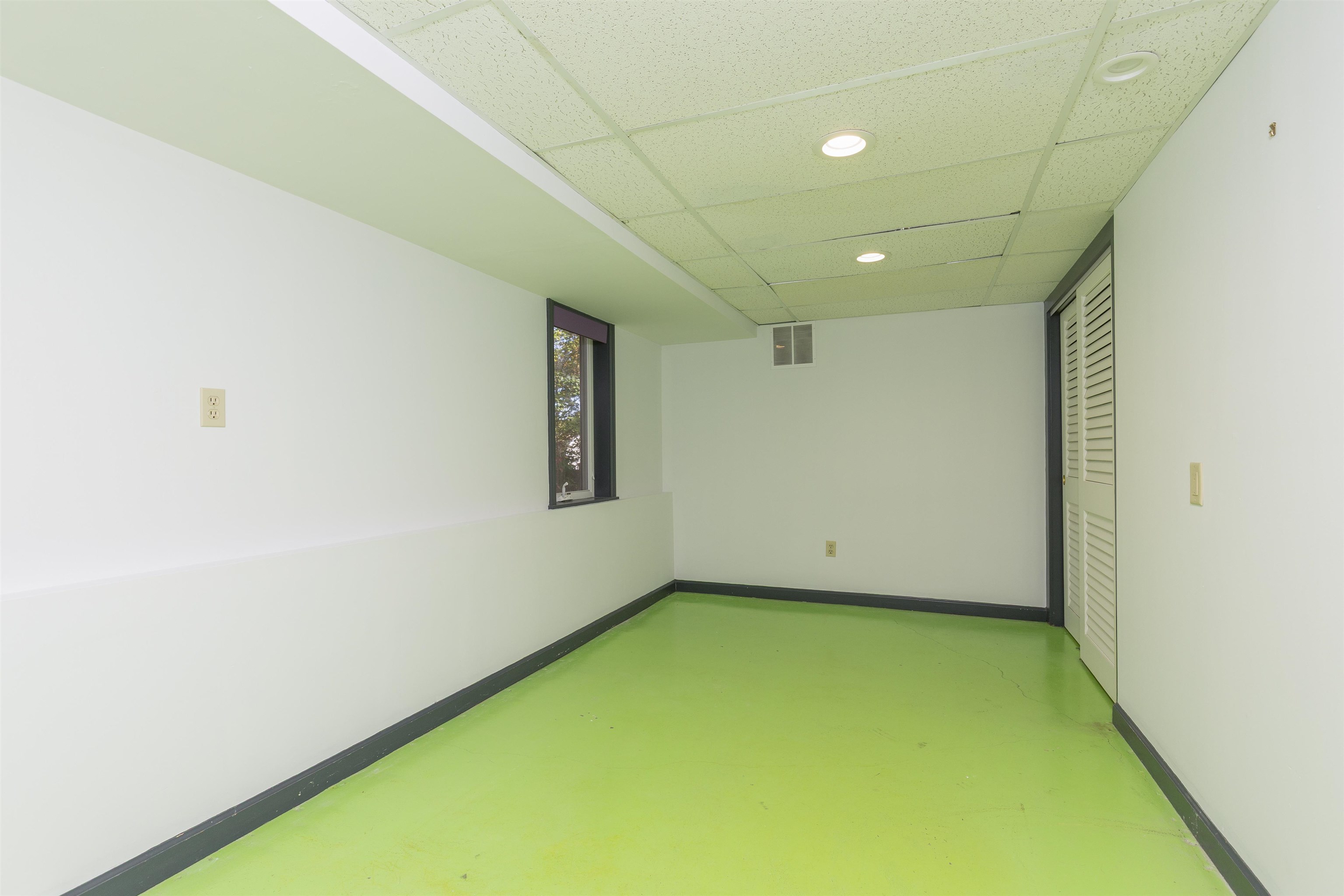 Lebanon, New Hampshire, 03755, United States, 3 Bedrooms Bedrooms, ,2 BathroomsBathrooms,Residential,For Sale,1962612