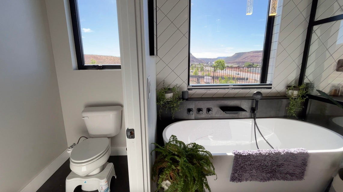 Washington, Utah, 84780, United States, 4 Bedrooms Bedrooms, ,4 BathroomsBathrooms,Residential,For Sale,1998221