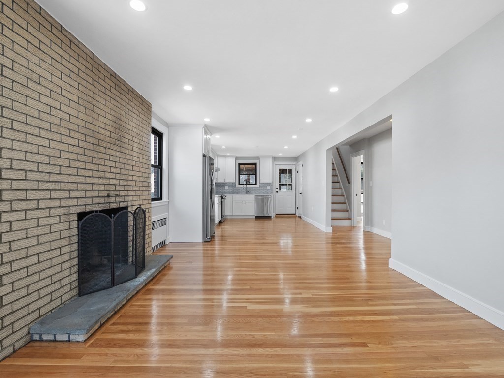 Waltham, Massachusetts, 02453, United States, 5 Bedrooms Bedrooms, ,3 BathroomsBathrooms,Residential,For Sale,1744769