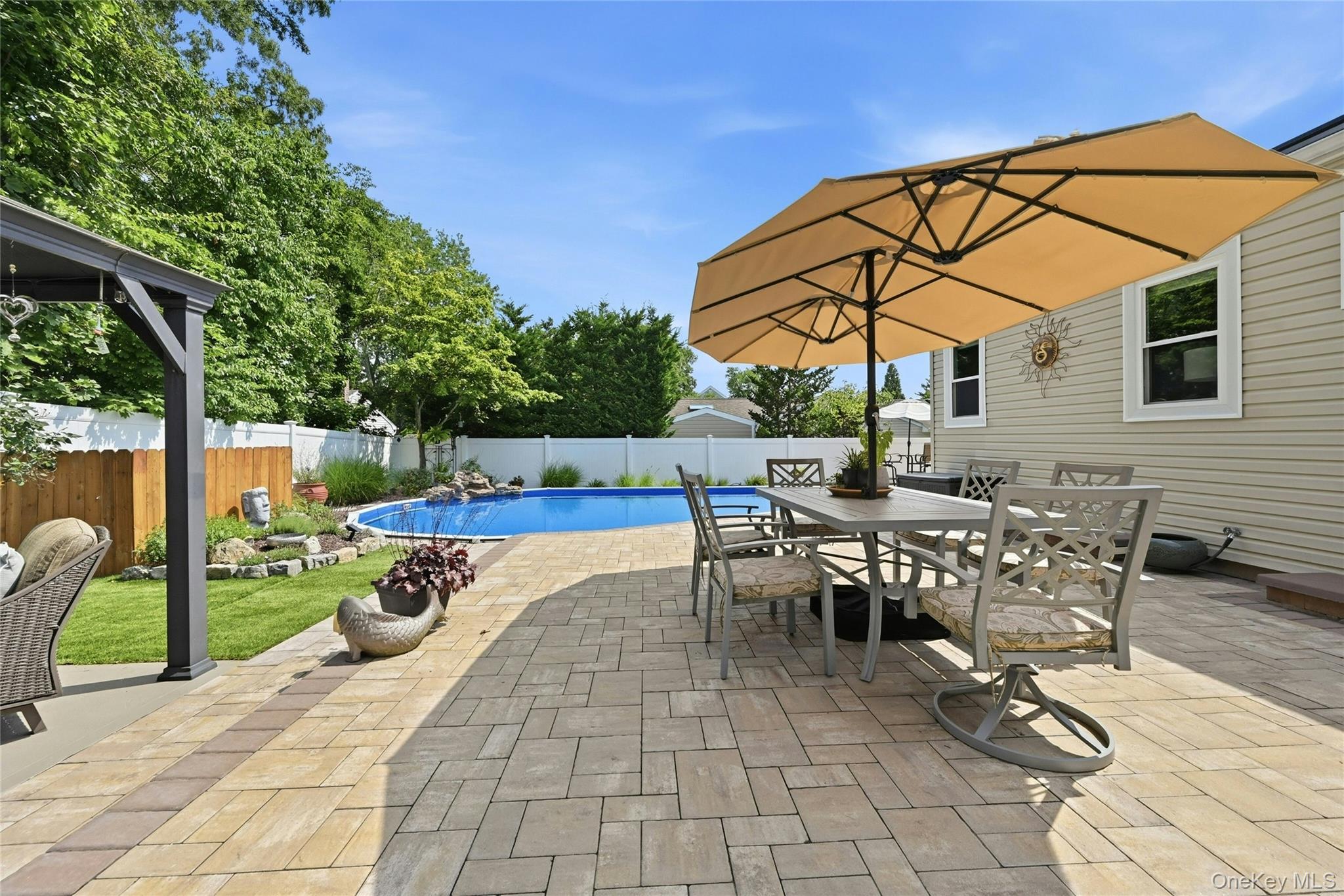  139 N Summit Avenue, Patchogue, NY, 11772 - 物件實景
