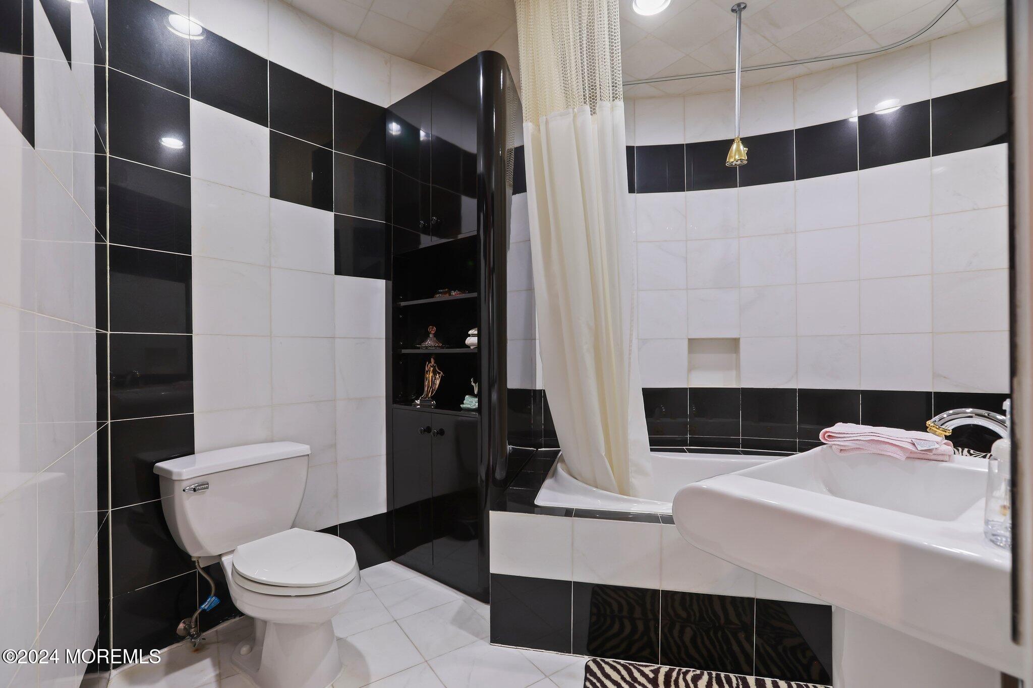 Morganville, New Jersey, 07751, United States, 6 Bedrooms Bedrooms, ,8 BathroomsBathrooms,Residential,For Sale,1982169