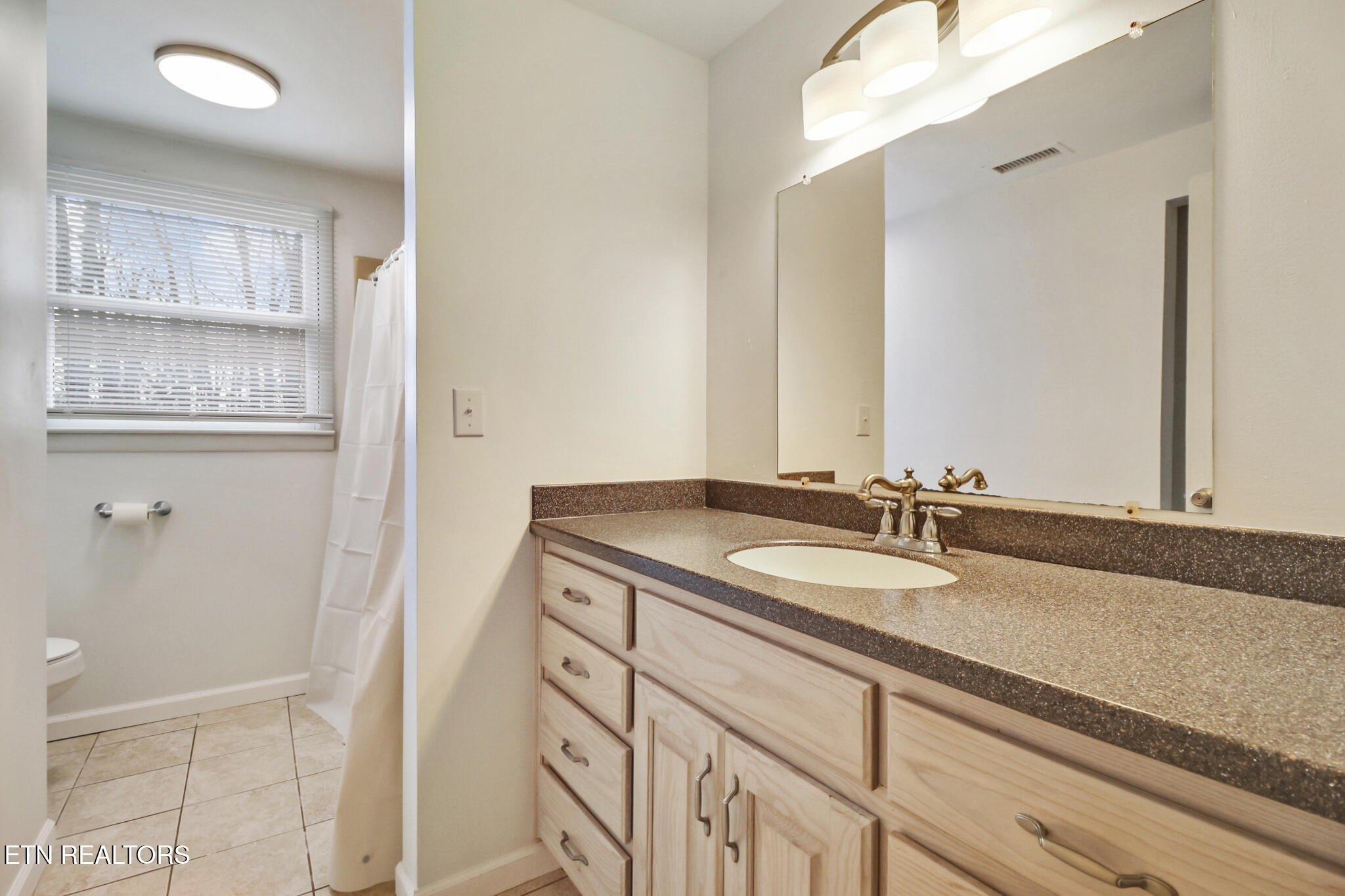 Crossville, Tennessee, 38555, United States, 4 Bedrooms Bedrooms, ,3 BathroomsBathrooms,Residential,For Sale,2005709