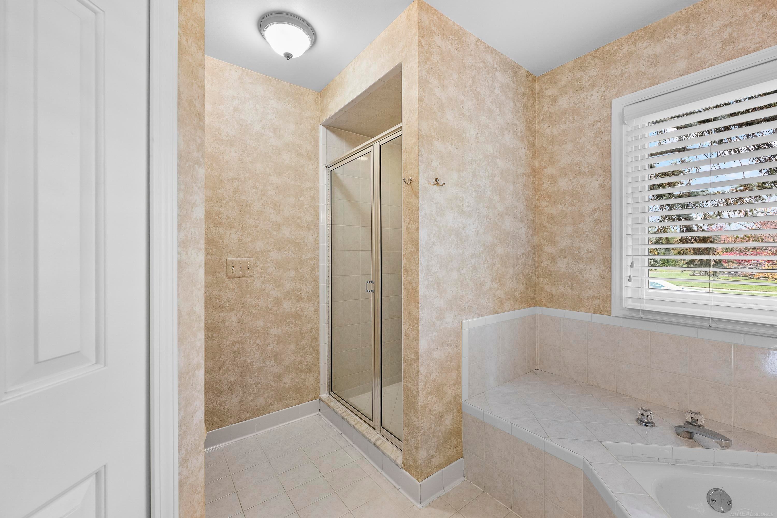 Shelby Twp, Michigan, 48315, United States, 4 Bedrooms Bedrooms, ,4 BathroomsBathrooms,Residential,For Sale,1987428