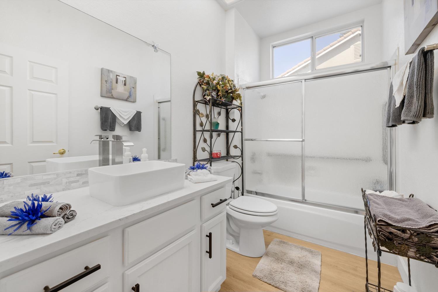 Roseville, California, 95747, United States, 3 Bedrooms Bedrooms, ,2 BathroomsBathrooms,Residential,For Sale,1947974