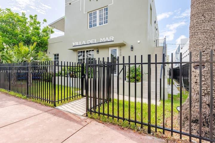 Miami Beach, Florida, 33139, United States, 5 Bedrooms Bedrooms, ,5 BathroomsBathrooms,Residential,For Sale,1785571
