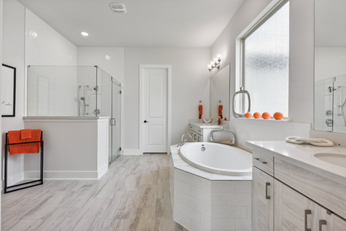 Leander, Texas, 78641, United States, 6 Bedrooms Bedrooms, ,5 BathroomsBathrooms,Residential,For Sale,1794623