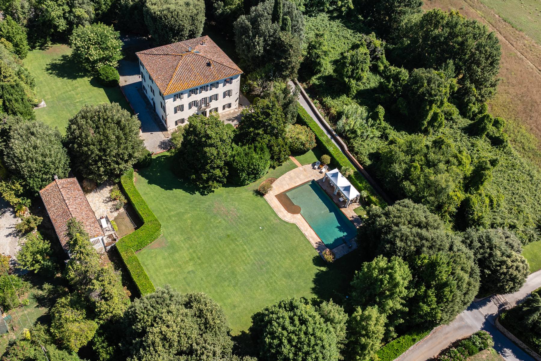 Historic Villa with park and pool in Lucca 
