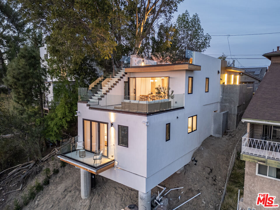 Los Angeles, California, 90065, United States, 3 Bedrooms Bedrooms, ,3 BathroomsBathrooms,Residential,For Sale,1939626