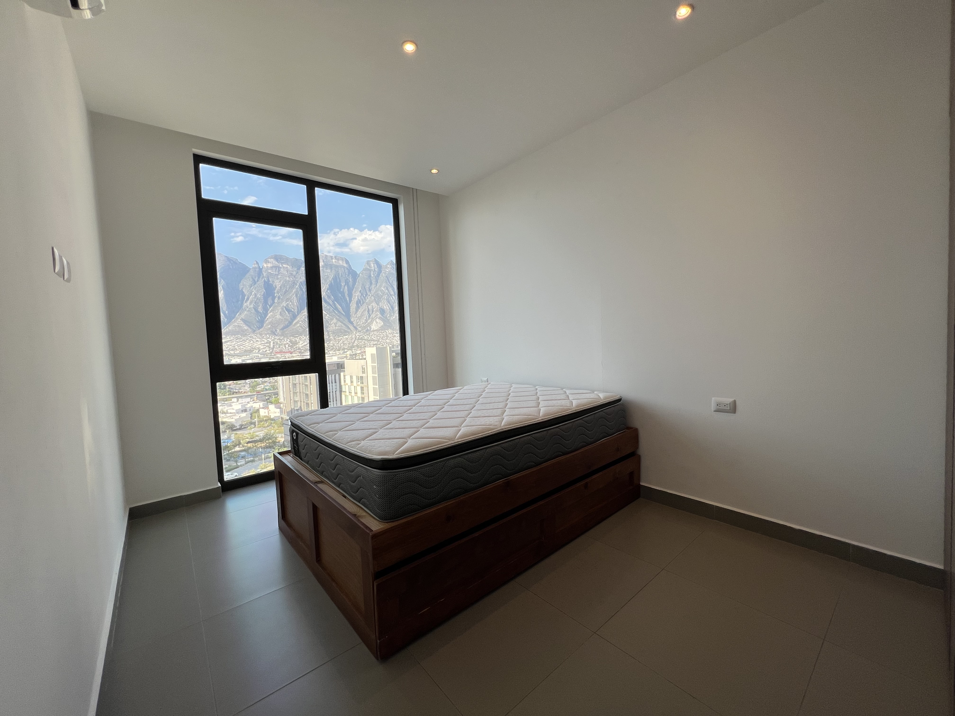  Modern Turnkey Apartment with Panoramic Mountain Views - 物件實景