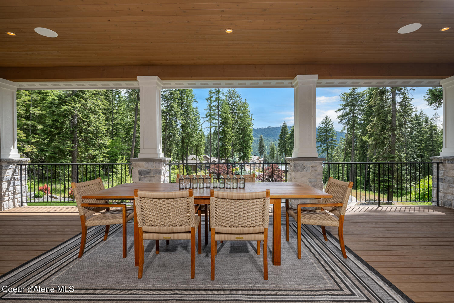 Coeur d'Alene, Idaho, 83814, United States, 4 Bedrooms Bedrooms, ,4 BathroomsBathrooms,Residential,For Sale,1851825