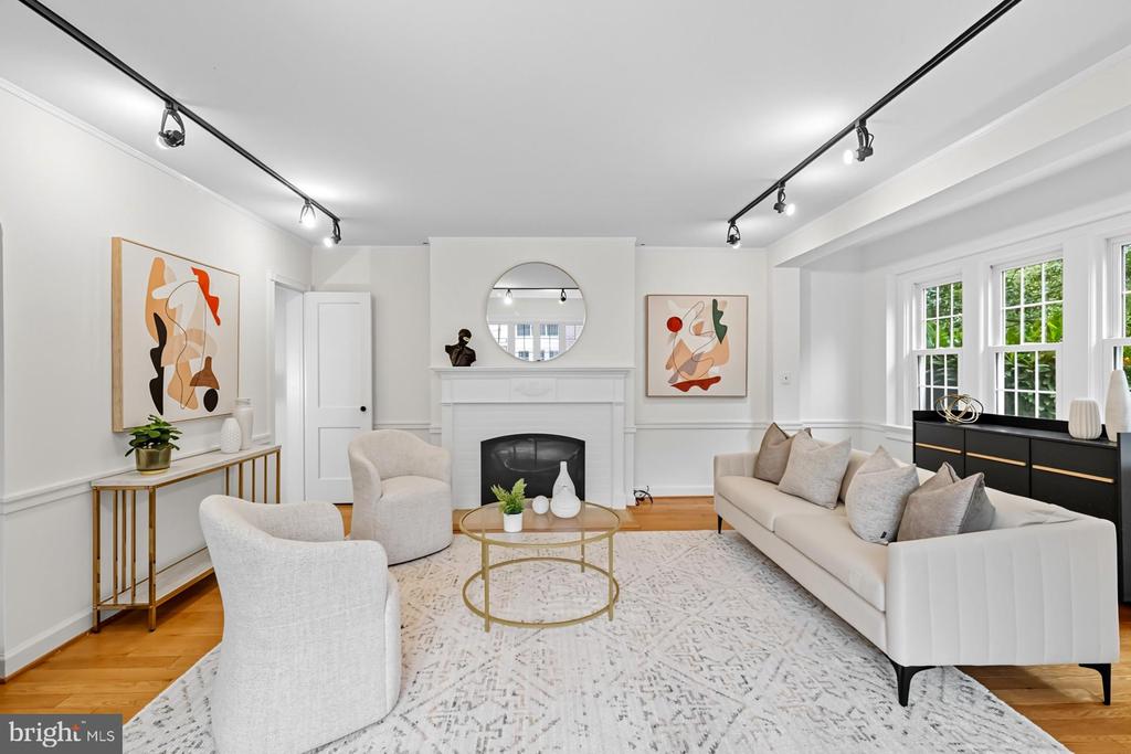 Washington, District of Columbia, 20007, United States, 4 Bedrooms Bedrooms, ,3 BathroomsBathrooms,Residential,For Sale,1975230