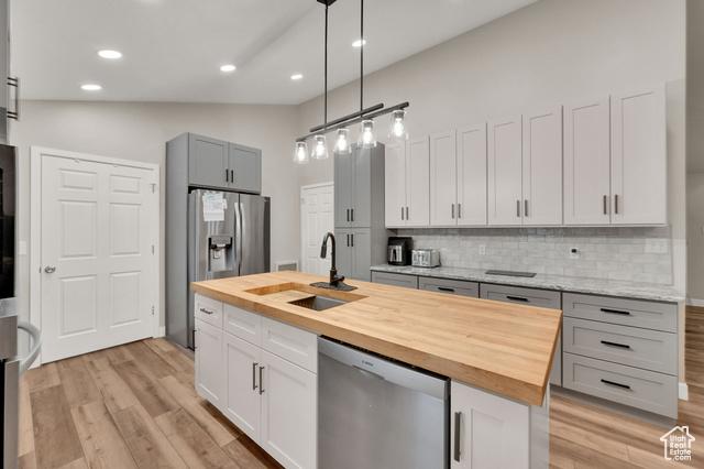 Sandy, Utah, 84092, United States, 4 Bedrooms Bedrooms, ,2 BathroomsBathrooms,Residential,For Sale,1921657