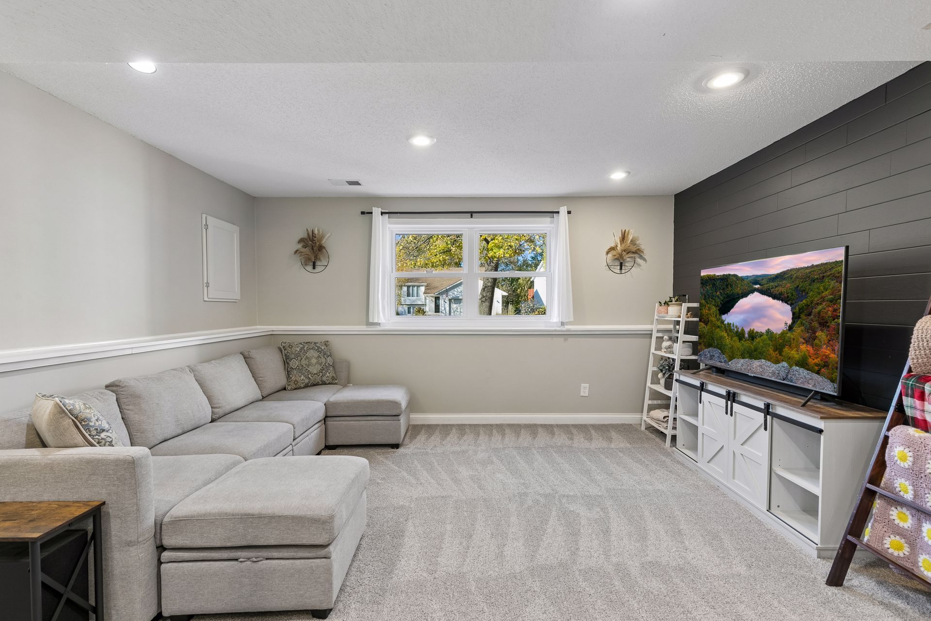  A Light-Filled Home Near Rolling Oaks Park - 物件實景
