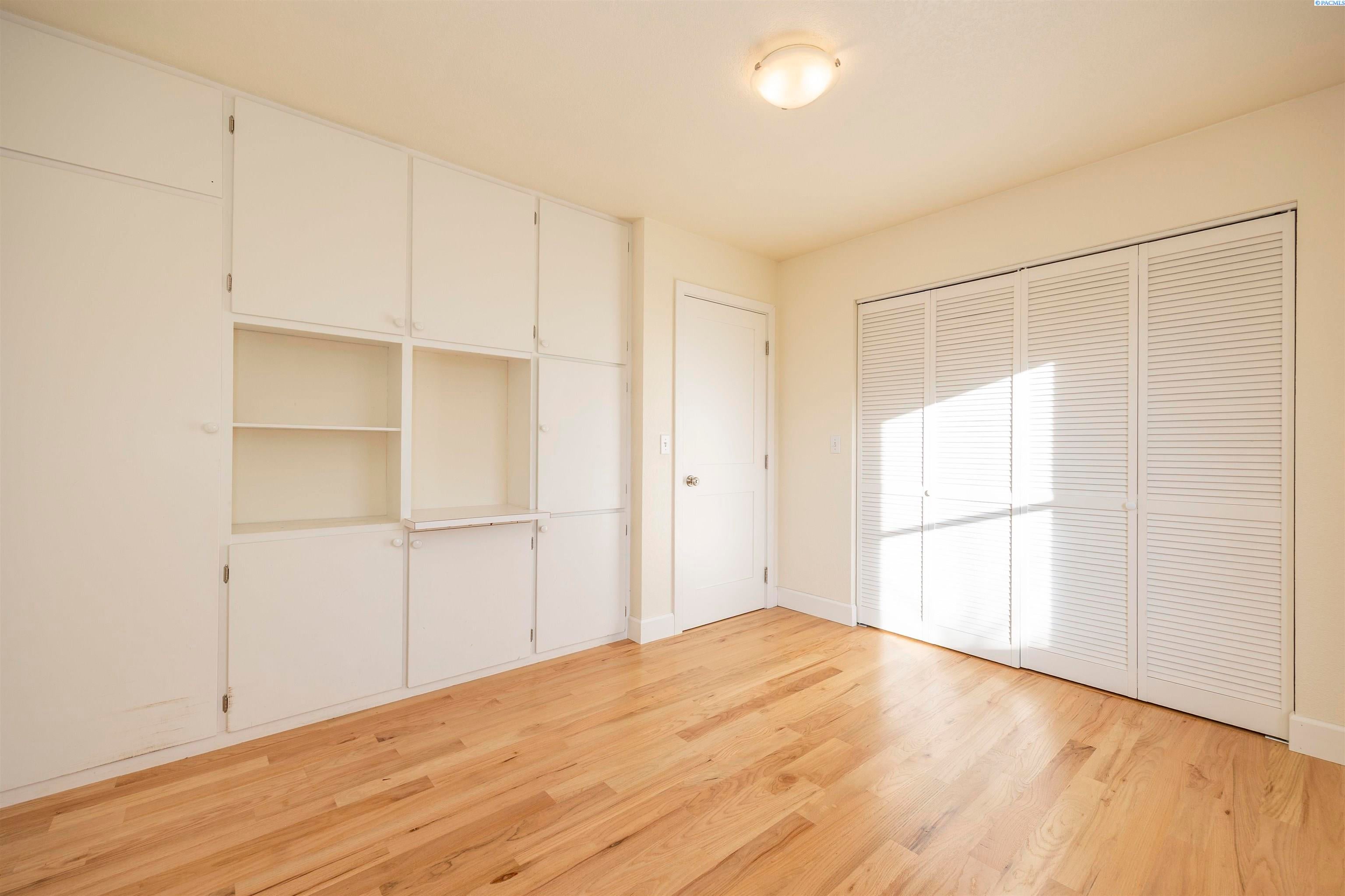 Sunnyside, Washington, 98944, United States, 3 Bedrooms Bedrooms, ,2 BathroomsBathrooms,Residential,For Sale,1998016