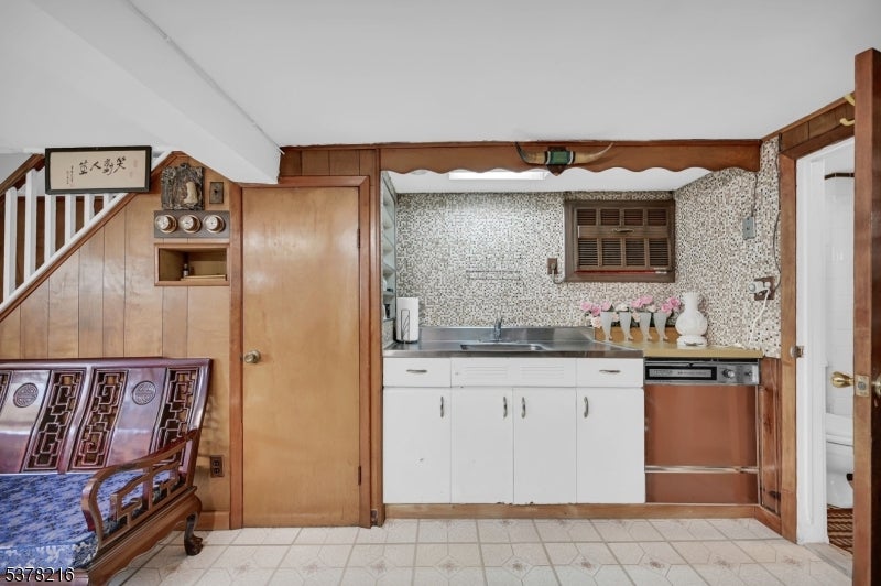 Clifton City, New Jersey, 07011, United States, 4 Bedrooms Bedrooms, ,2 BathroomsBathrooms,Residential,For Sale,1916350