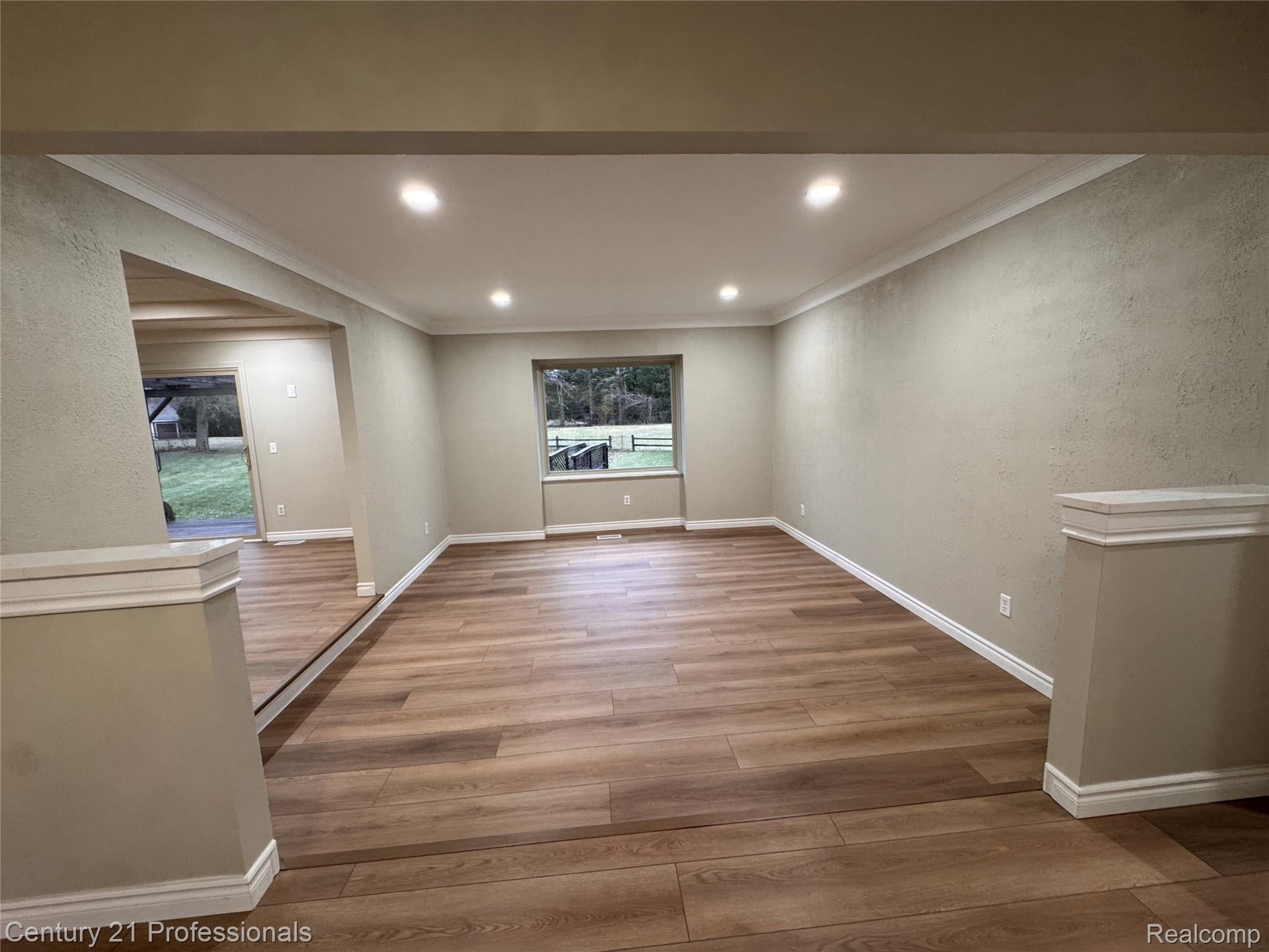 Troy, Michigan, 48085, United States, 4 Bedrooms Bedrooms, ,3 BathroomsBathrooms,Residential,For Sale,2009052