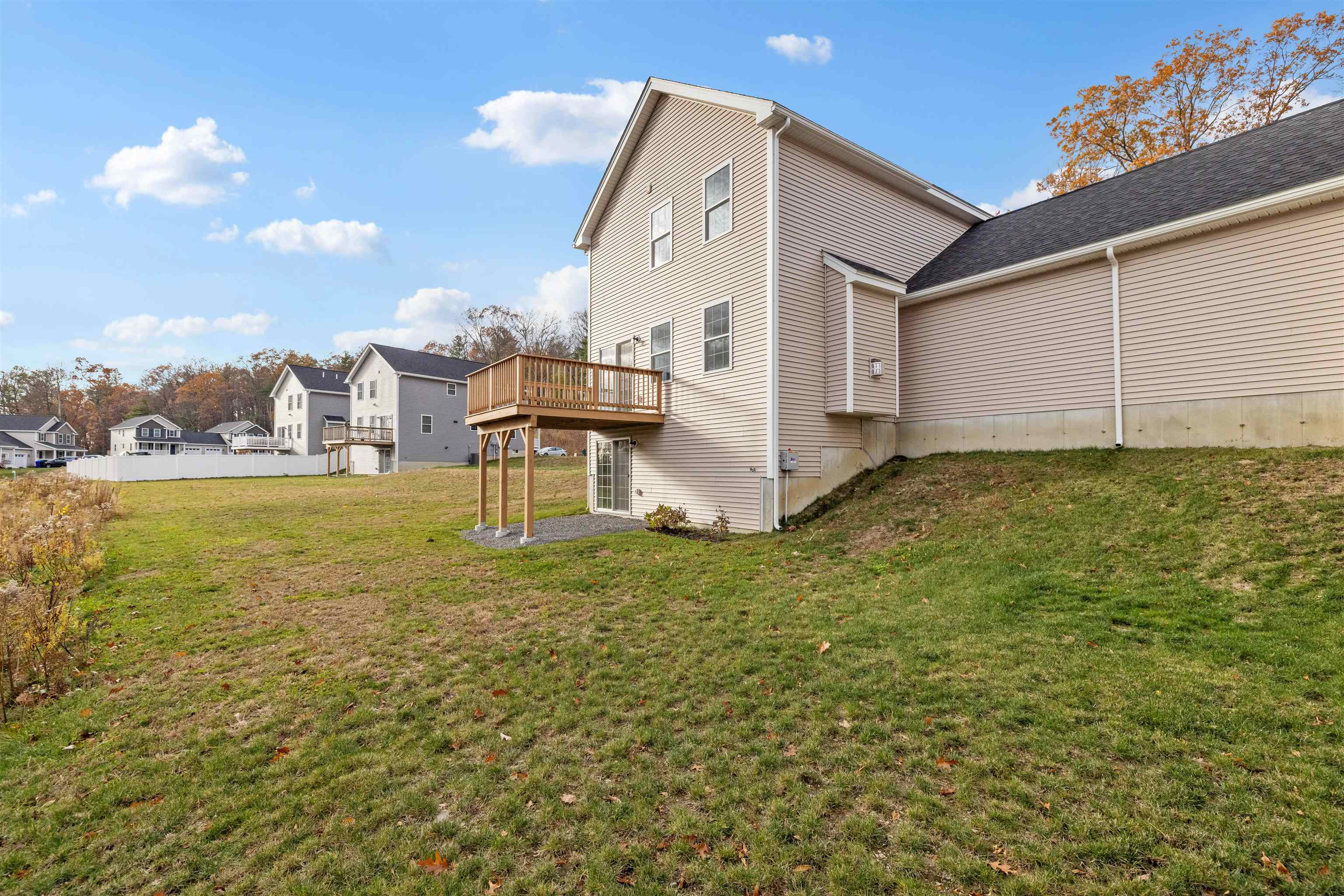 Hudson, New Hampshire, 03051, United States, 3 Bedrooms Bedrooms, ,2 BathroomsBathrooms,Residential,For Sale,1990943