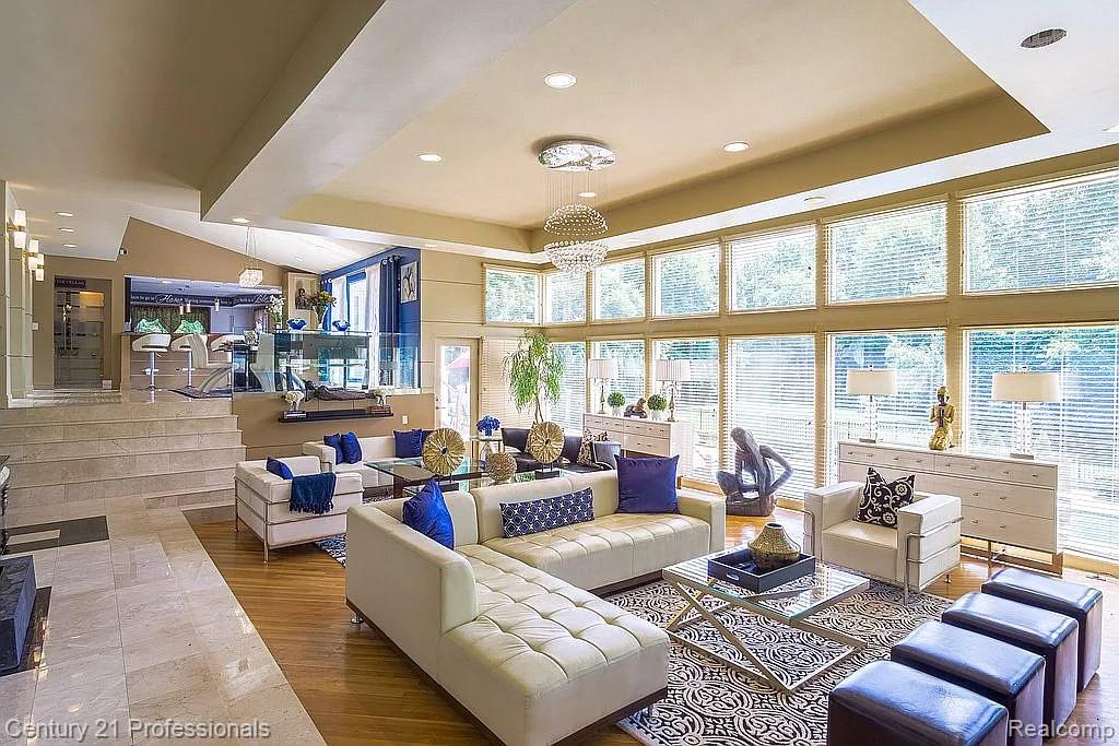 OrchardLake, Michigan, 48323, United States, 5 Bedrooms Bedrooms, ,5 BathroomsBathrooms,Residential,For Sale,1980200