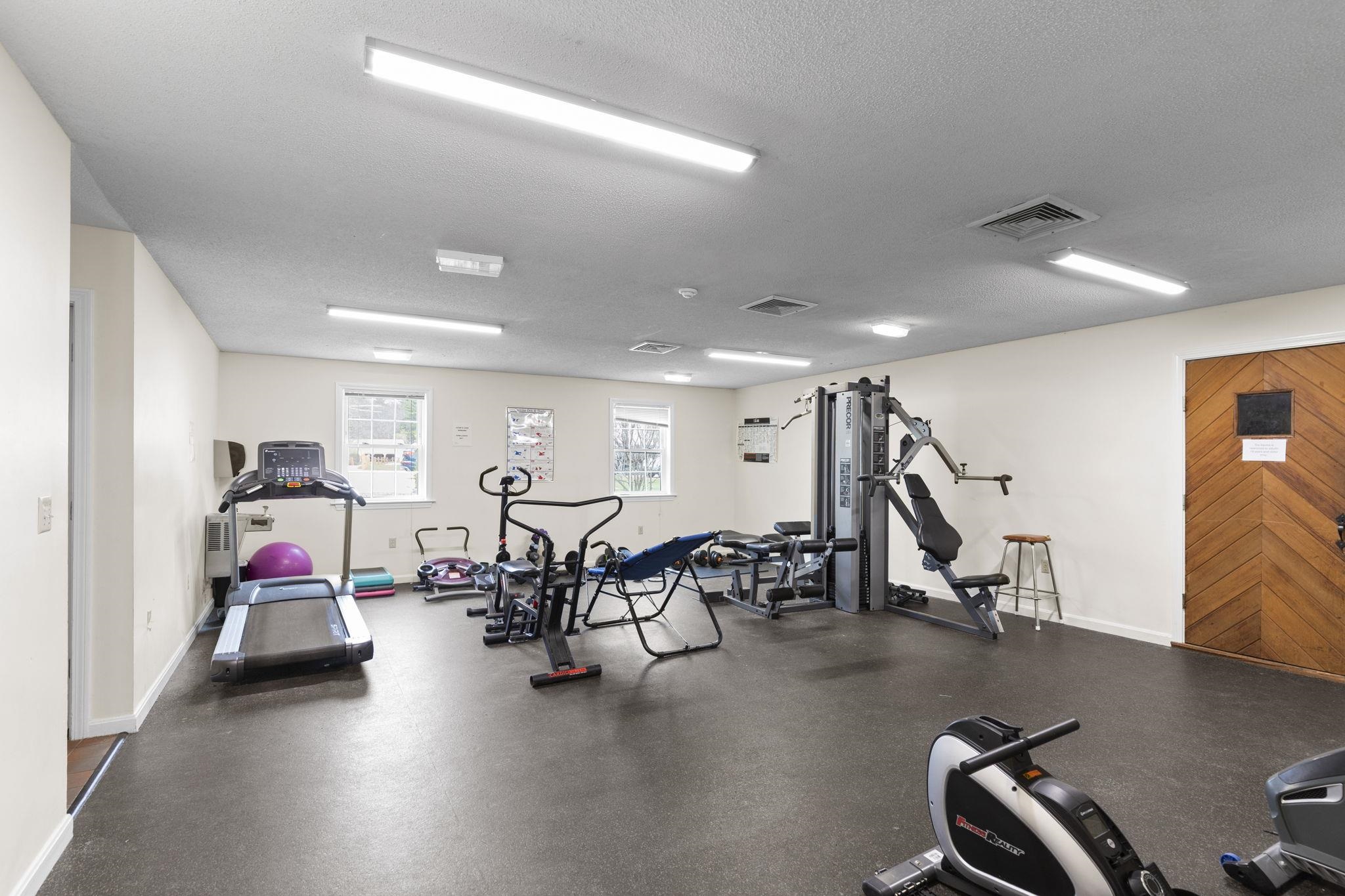  910 White Cedar Boulevard, Portsmouth, NH 03801 - 物件實景