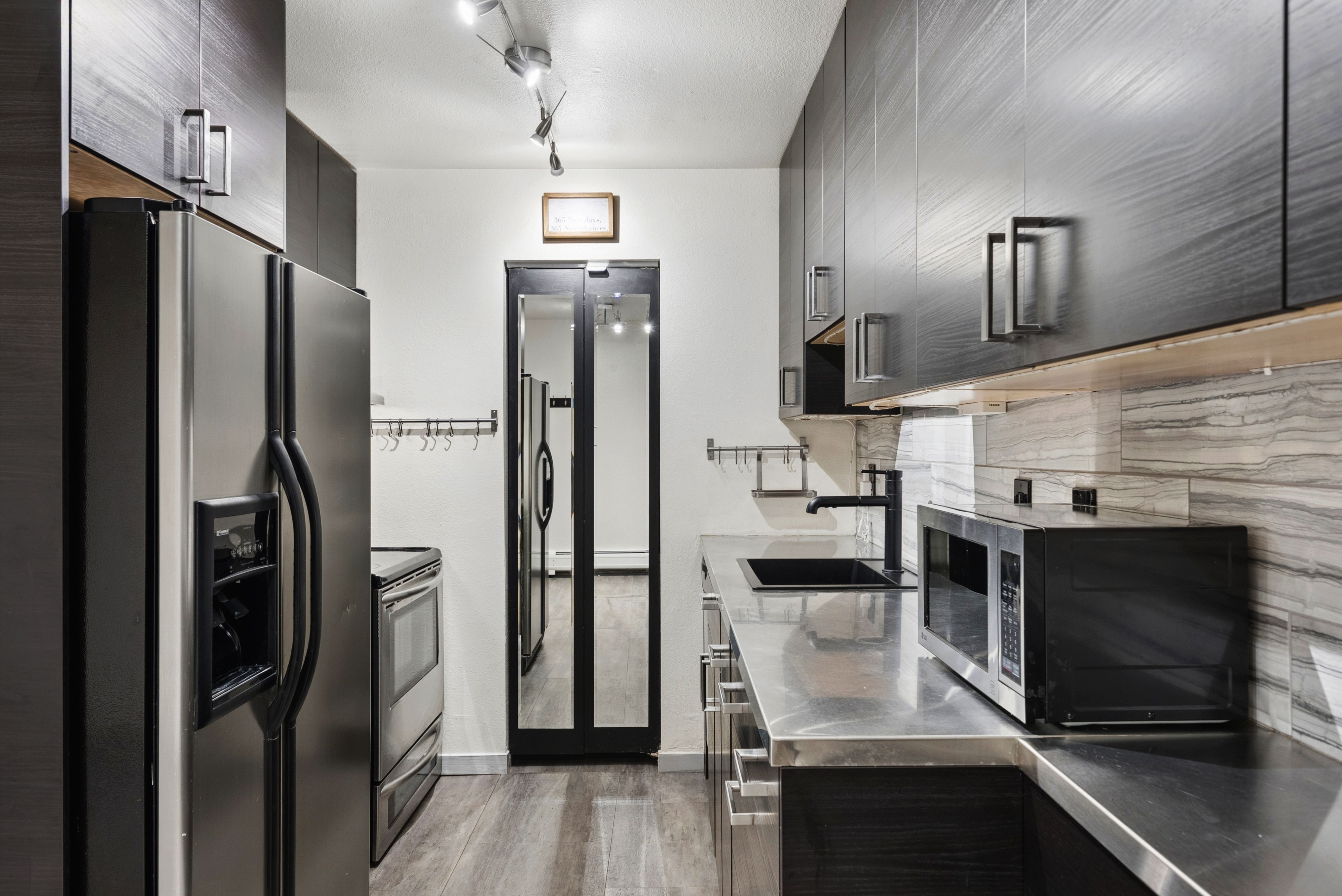  Move-In Ready Condo In Prime Golden Location - 物件實景