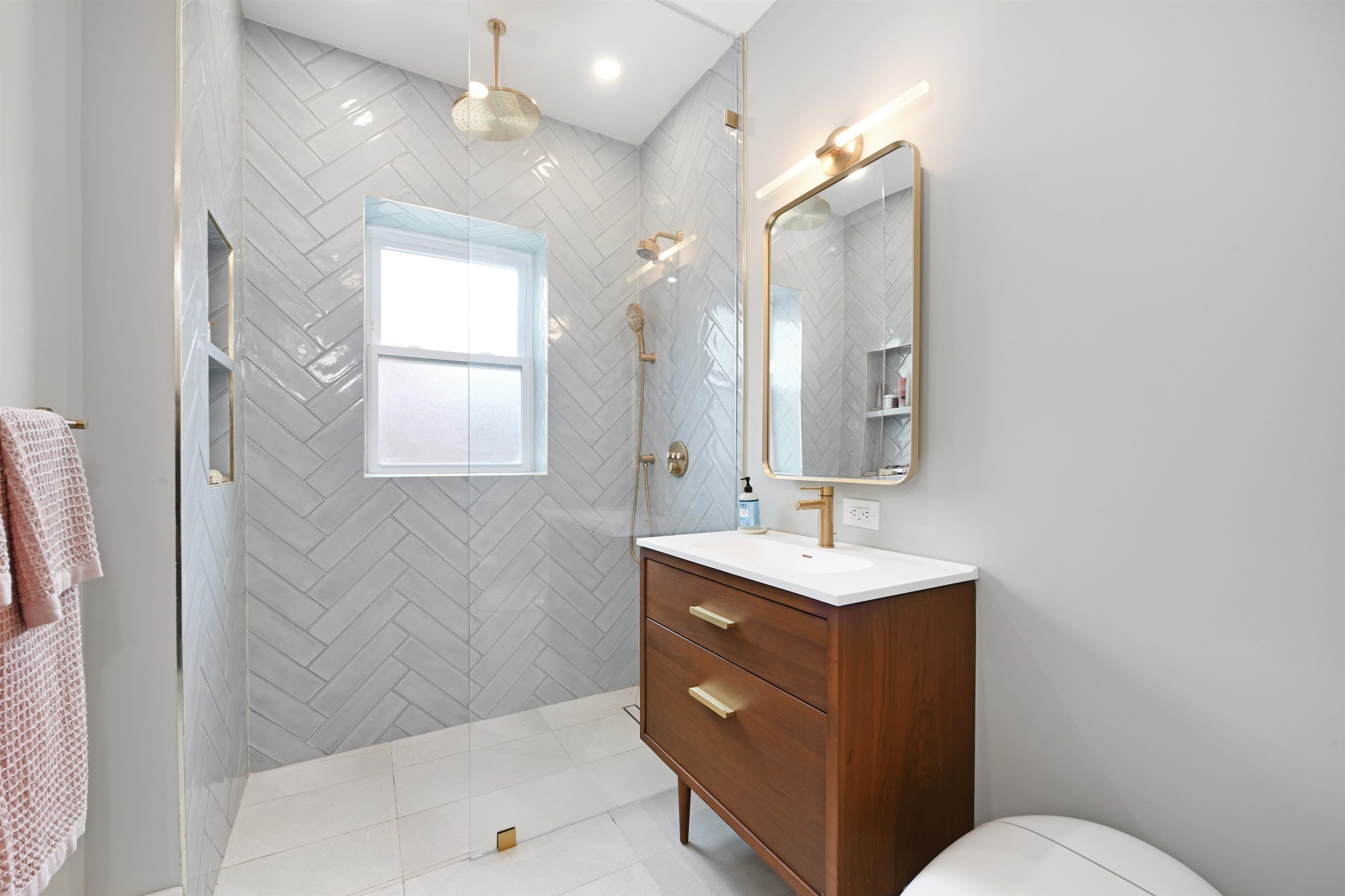 Hoboken, New Jersey, 07030, United States, 3 Bedrooms Bedrooms, ,2 BathroomsBathrooms,Residential,For Sale,1992092