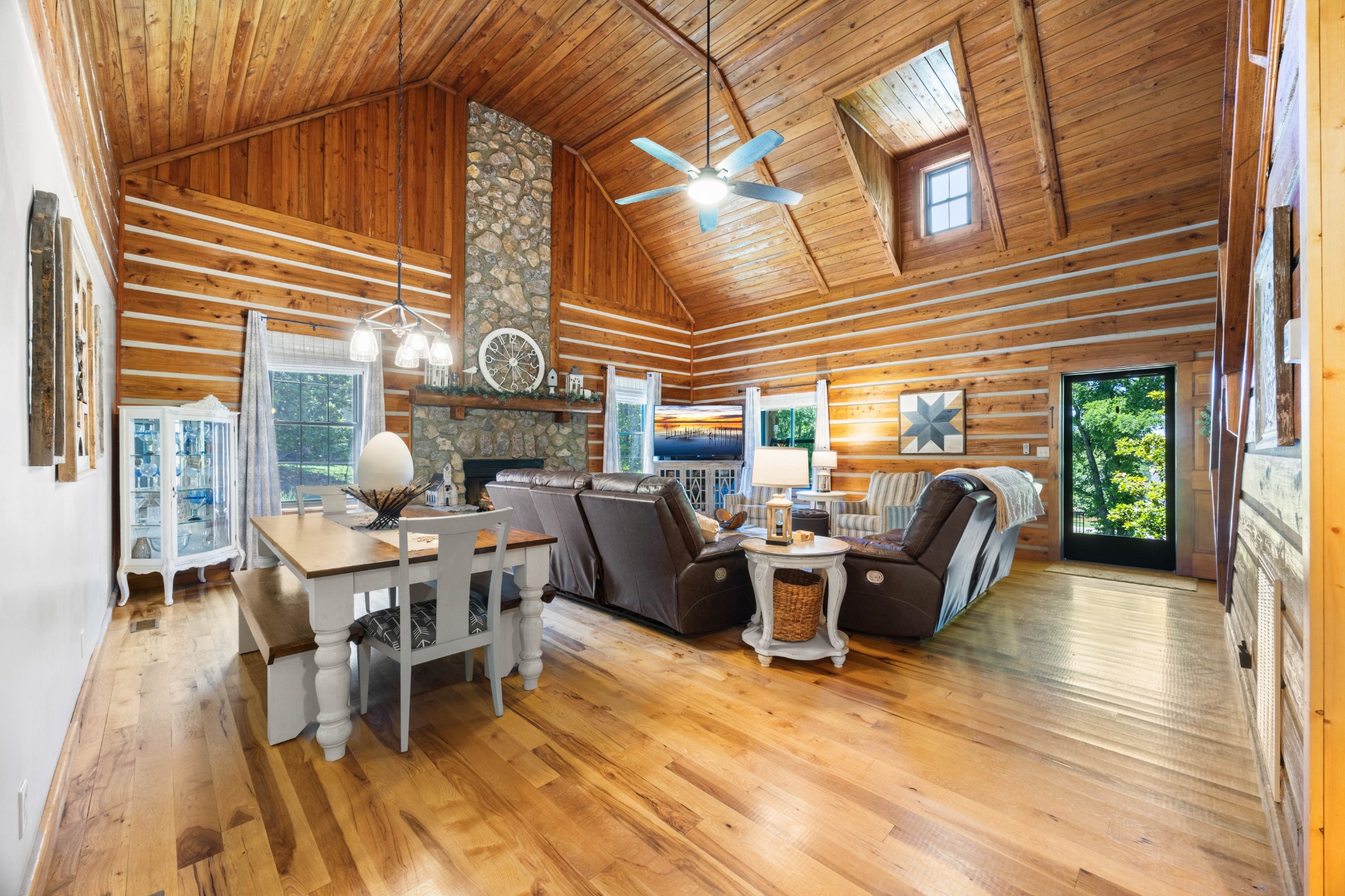 Dover, Tennessee, 37058, United States, 4 Bedrooms Bedrooms, ,3 BathroomsBathrooms,Residential,For Sale,1915564