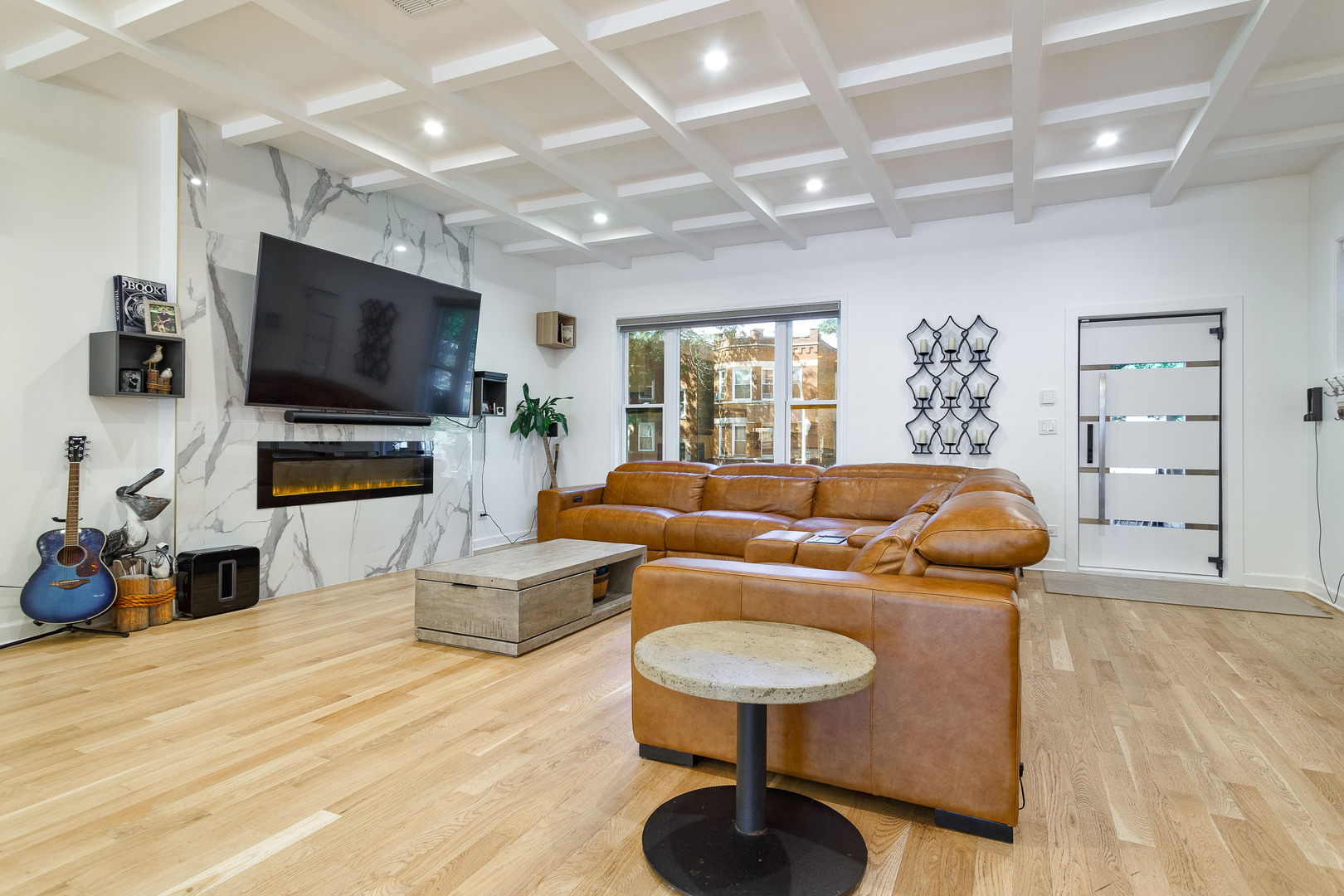 Chicago, Illinois, 60651, United States, 5 Bedrooms Bedrooms, ,6 BathroomsBathrooms,Residential,For Sale,1988146