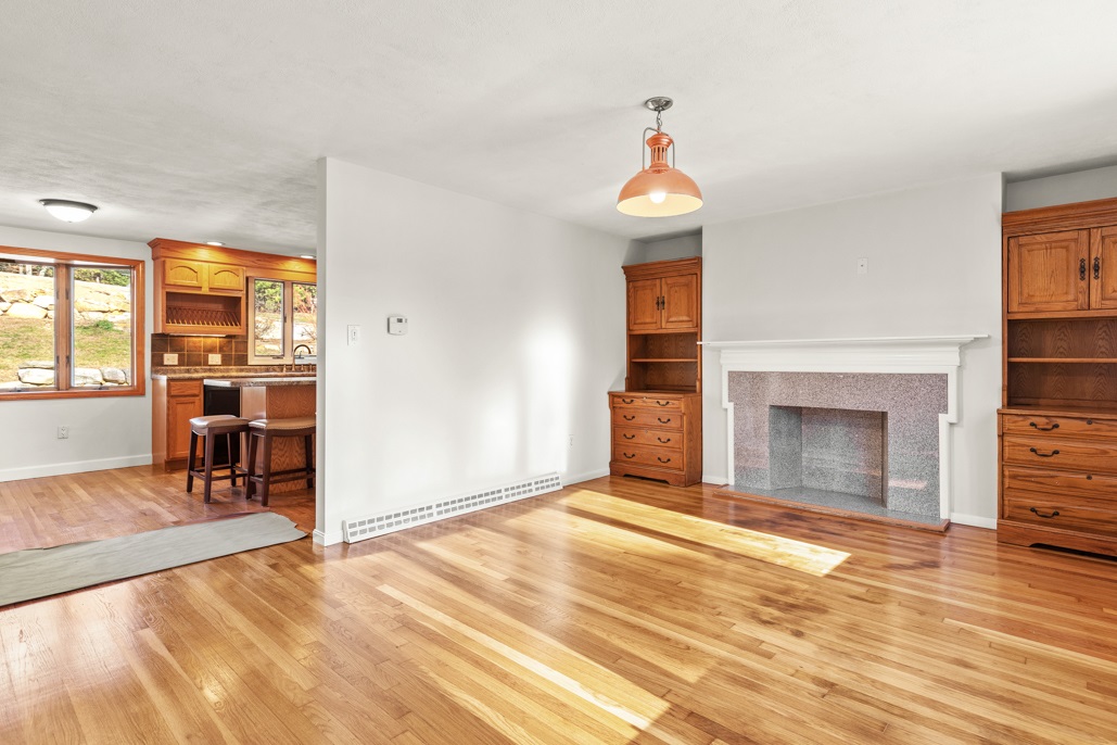 Billerica, Massachusetts, 01821, United States, 4 Bedrooms Bedrooms, ,4 BathroomsBathrooms,Residential,For Sale,1935395
