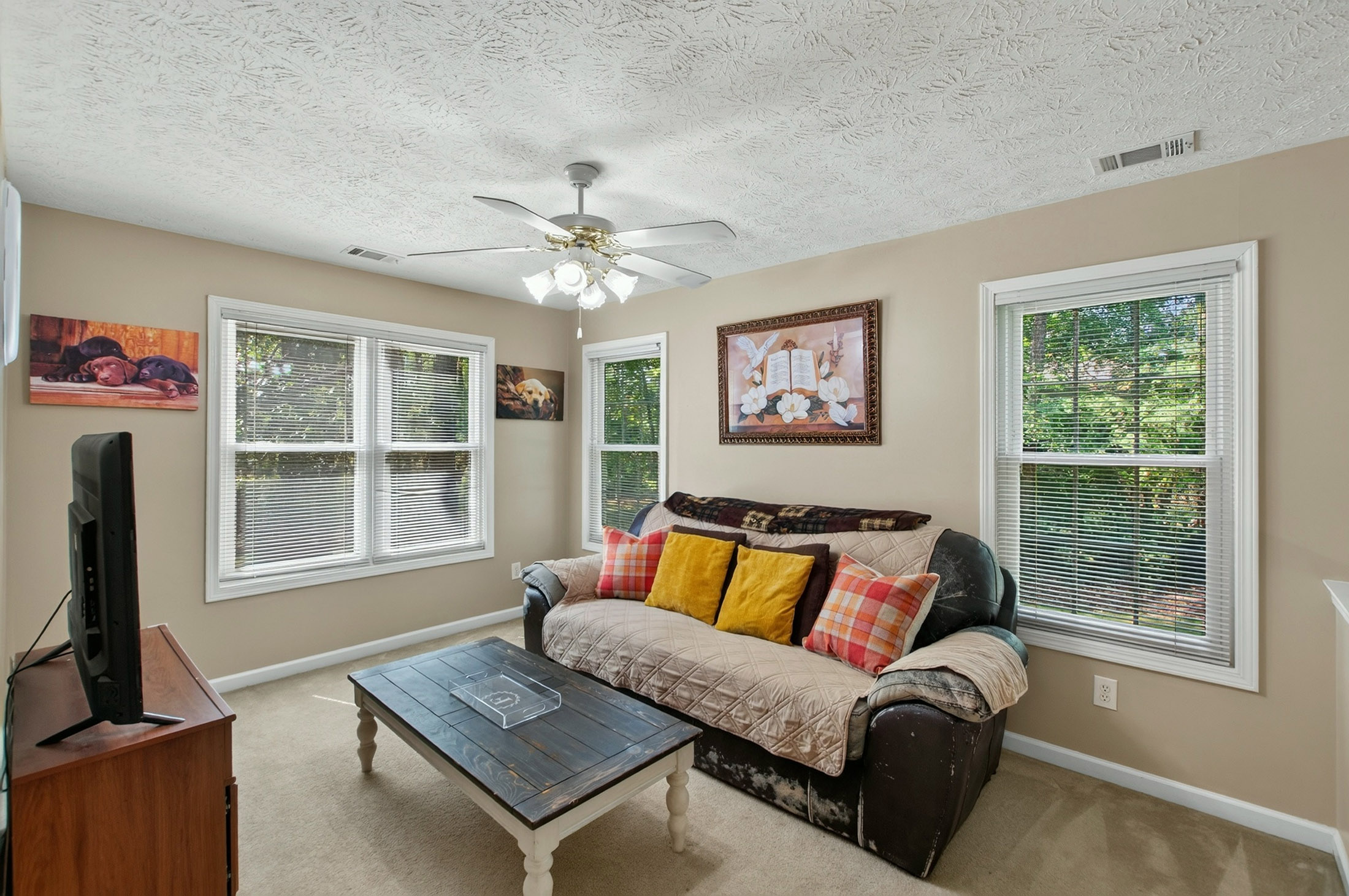  Charming Home on an Expansive 2.8+/- Acre Corner Lot - 物件實景