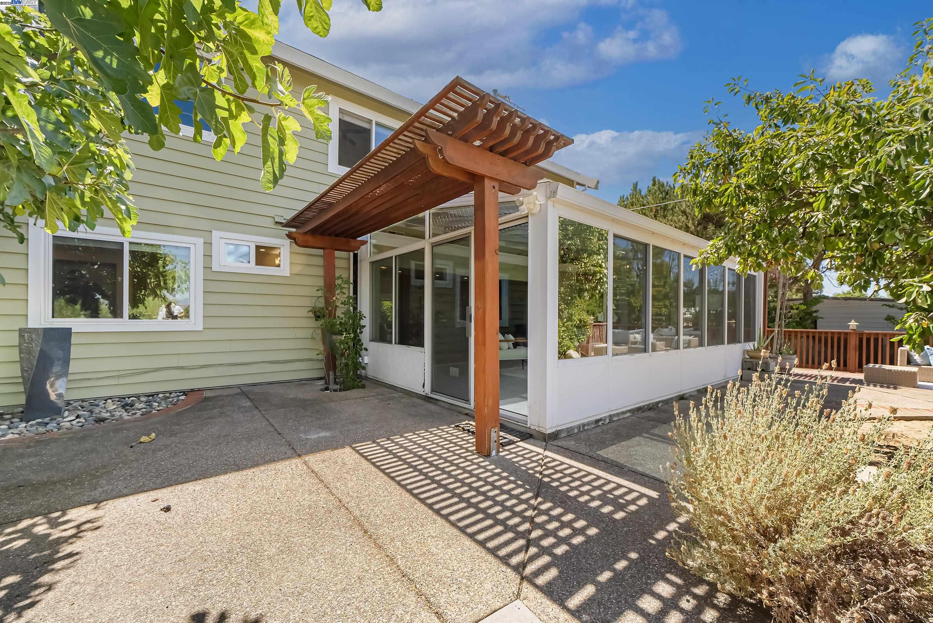 Pleasanton, California, 94566, United States, 4 Bedrooms Bedrooms, ,3 BathroomsBathrooms,Residential,For Sale,1940349