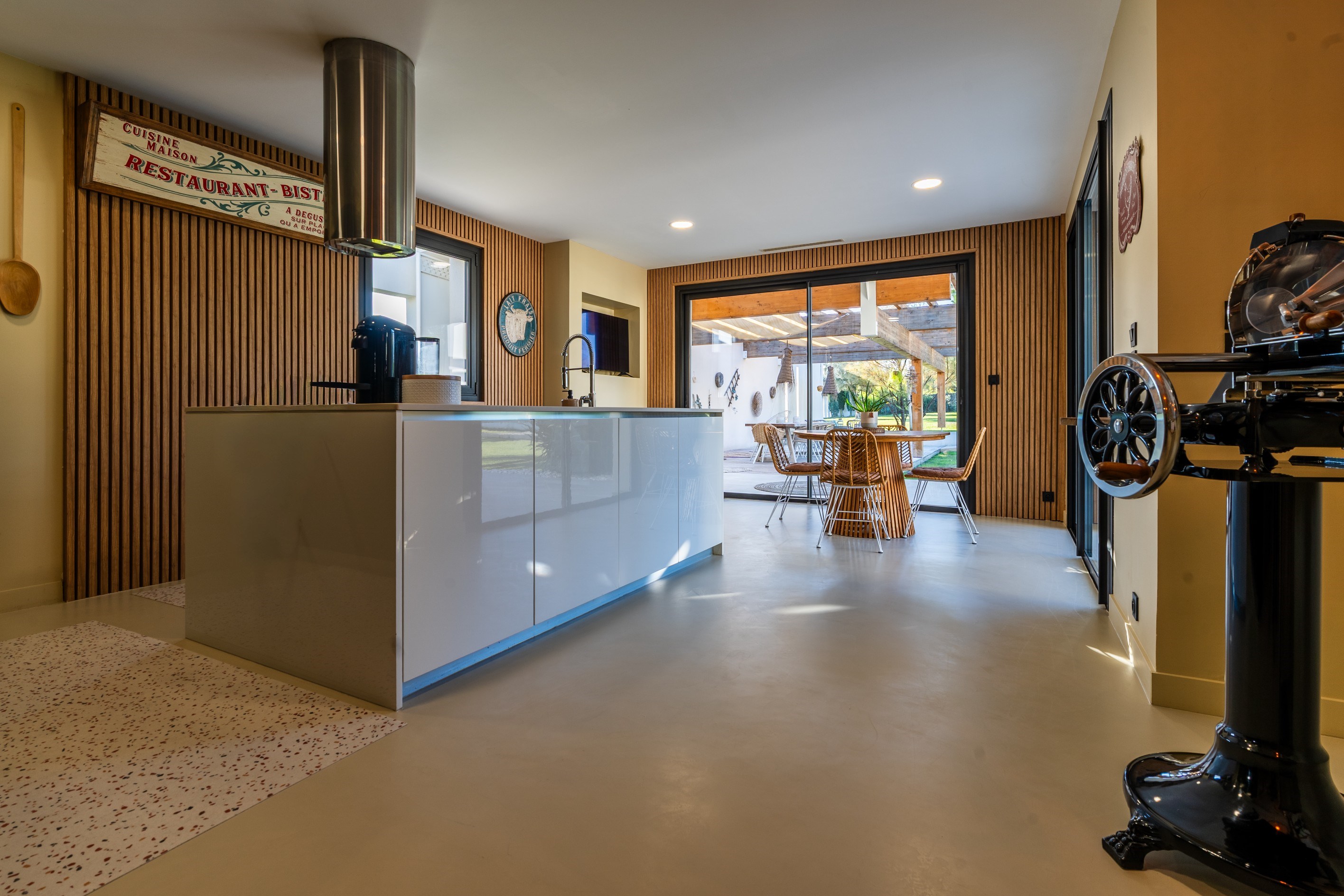  Contemporary house - pool - garage - 物件實景