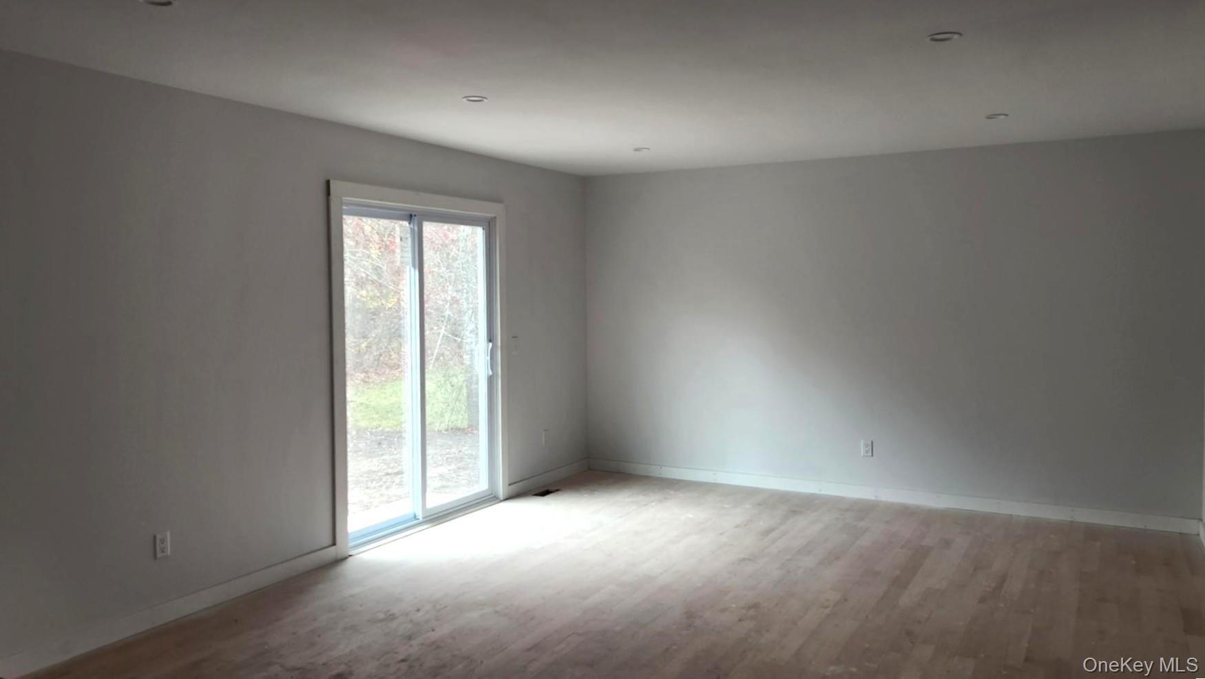 Shirley, New York, 11967, United States, 4 Bedrooms Bedrooms, ,3 BathroomsBathrooms,Residential,For Sale,1992019