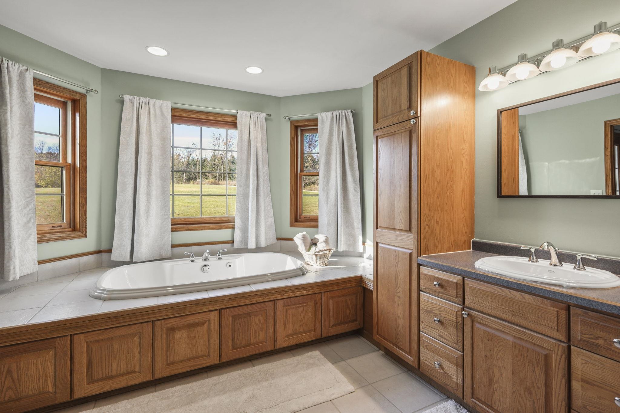 Barneveld, Wisconsin, 53507, United States, 3 Bedrooms Bedrooms, ,4 BathroomsBathrooms,Residential,For Sale,1986114