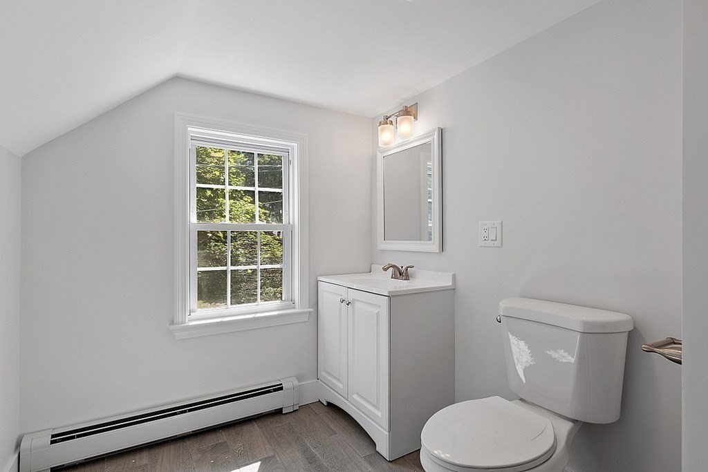 Exeter, New Hampshire, 03833, United States, 4 Bedrooms Bedrooms, ,3 BathroomsBathrooms,Residential,For Sale,1927852