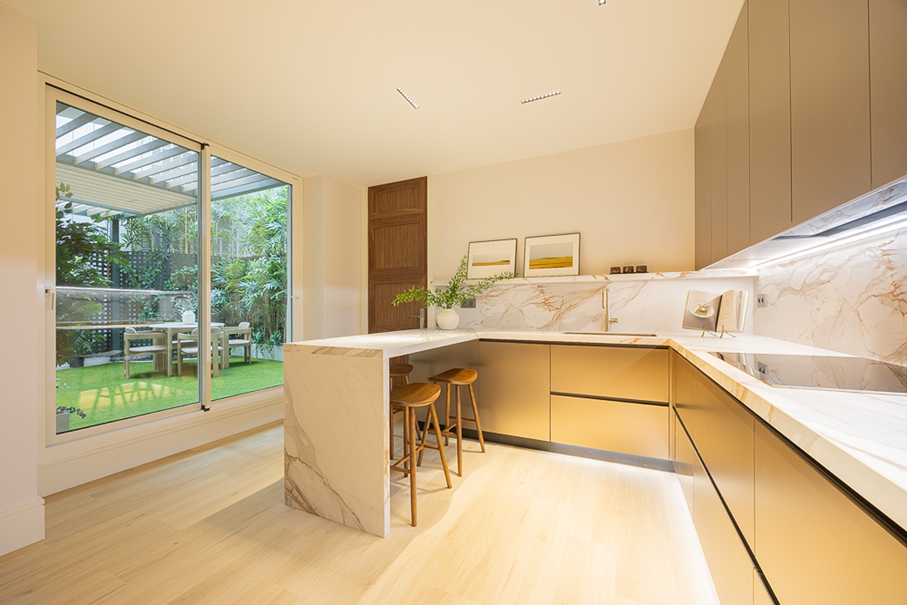  Fantastic 4-bedroom home with a private patio, in the Salamanca neighborhood. - 物件實景
