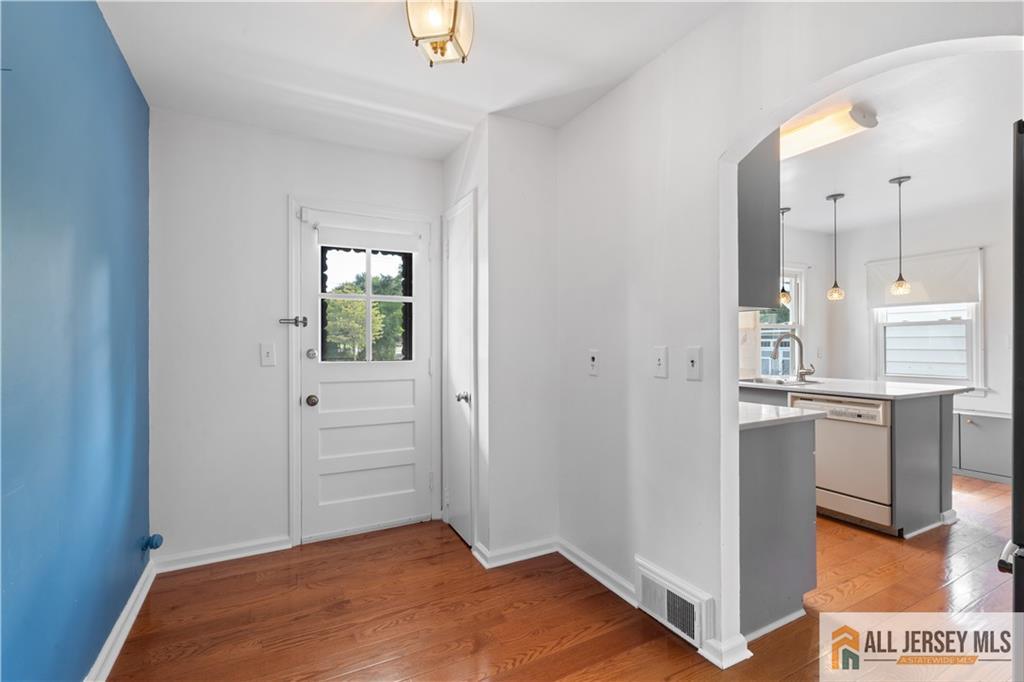 Piscataway, New Jersey, 08854, United States, 3 Bedrooms Bedrooms, ,2 BathroomsBathrooms,Residential,For Sale,1940160