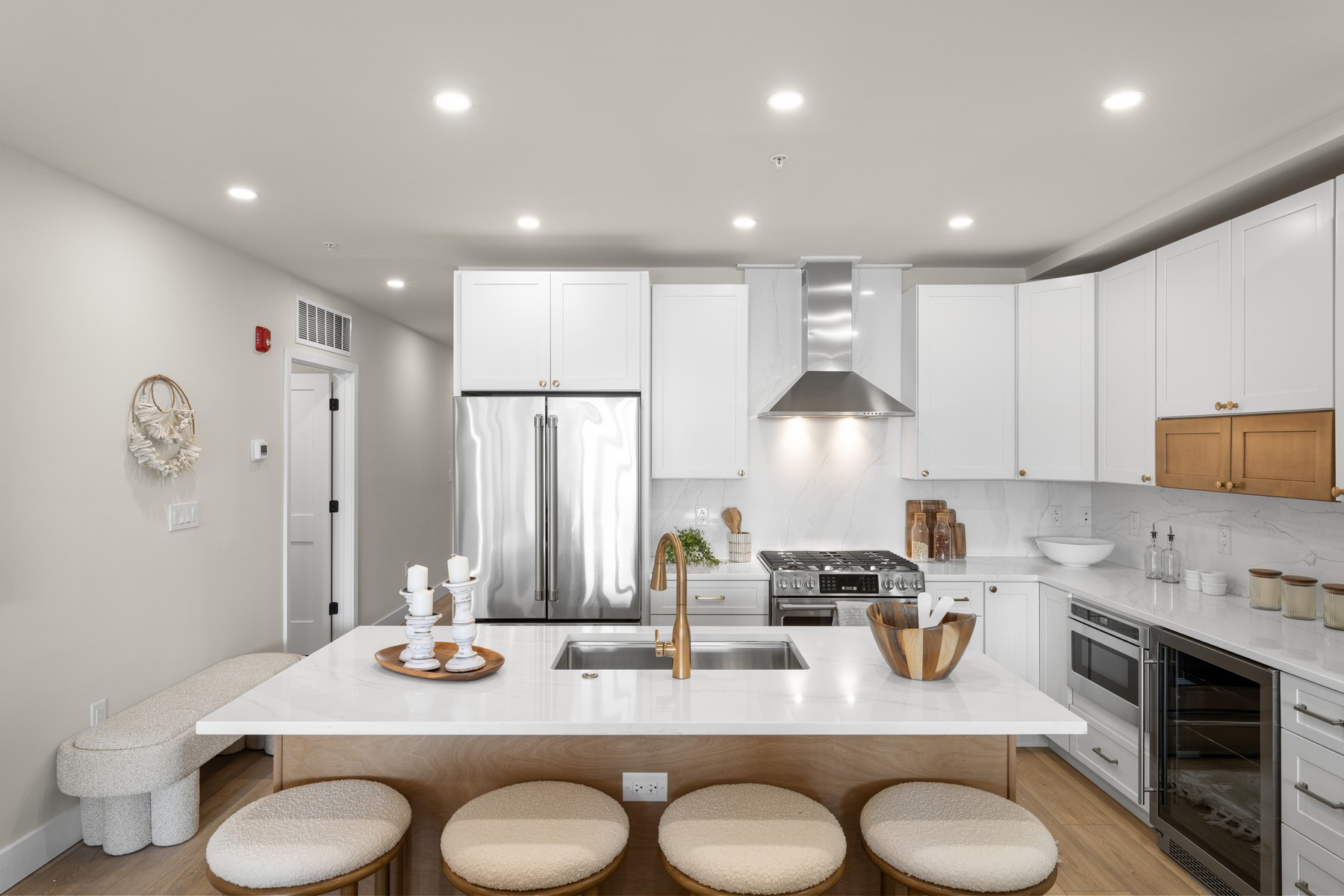  323 E Oak Avenue #202 - 物件實景
