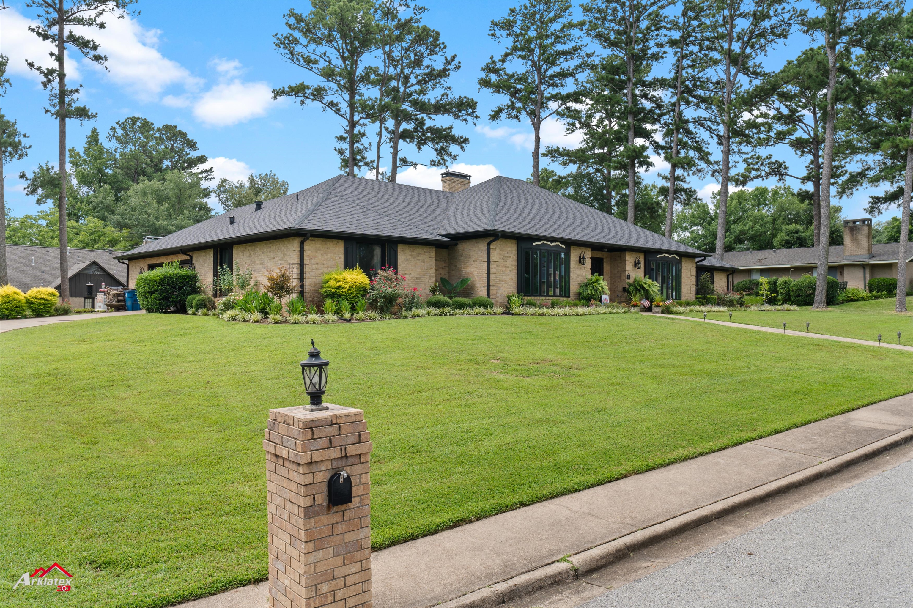 Henderson, Texas, 75654, United States, 3 Bedrooms Bedrooms, ,4 BathroomsBathrooms,Residential,For Sale,1975189