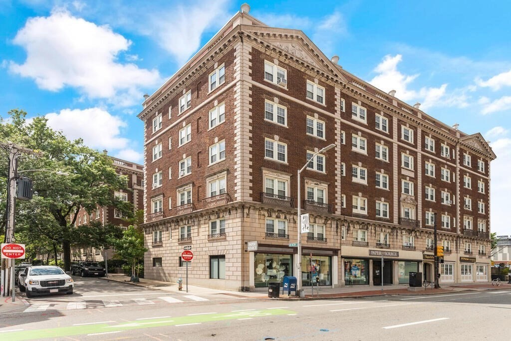 Cambridge, Massachusetts, 02140, United States, 2 Bedrooms Bedrooms, ,1 BathroomBathrooms,Residential,For Sale,1942143