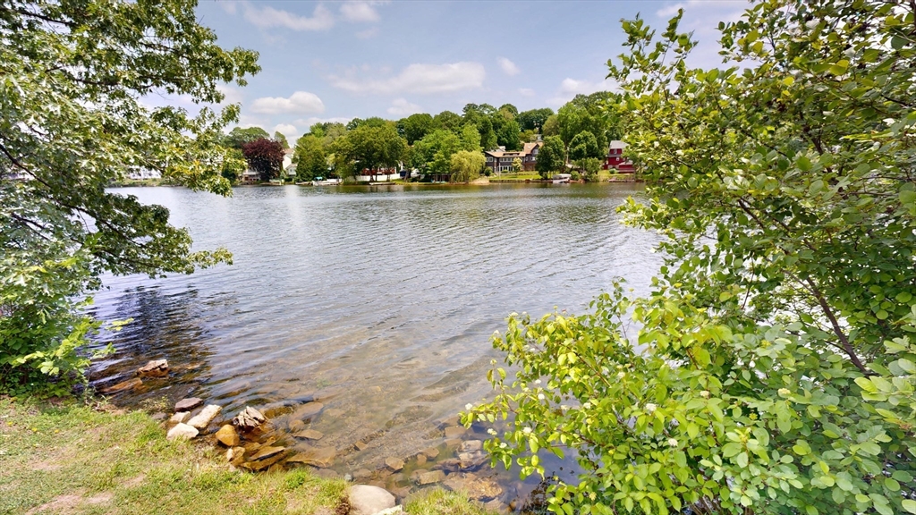 Worcester, Massachusetts, 01606, United States, 2 Bedrooms Bedrooms, ,2 BathroomsBathrooms,Residential,For Sale,1876220