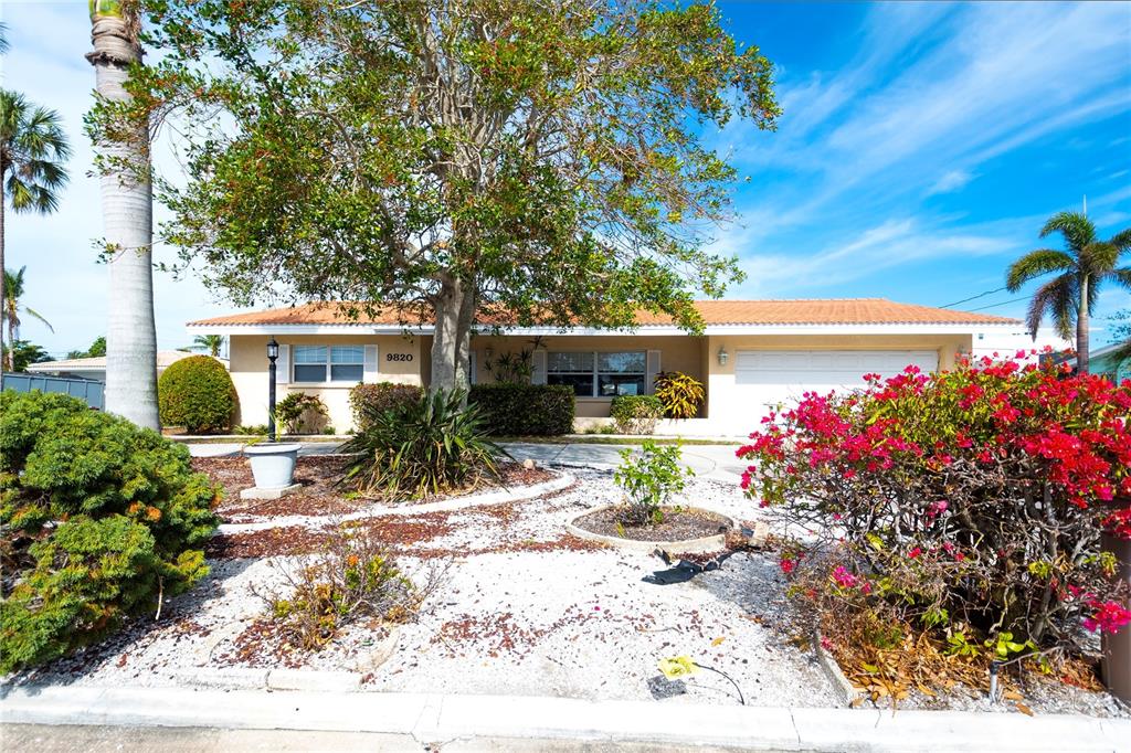 Bradenton, Florida, 34210, United States, 4 Bedrooms Bedrooms, ,2 BathroomsBathrooms,Residential,For Sale,1696879