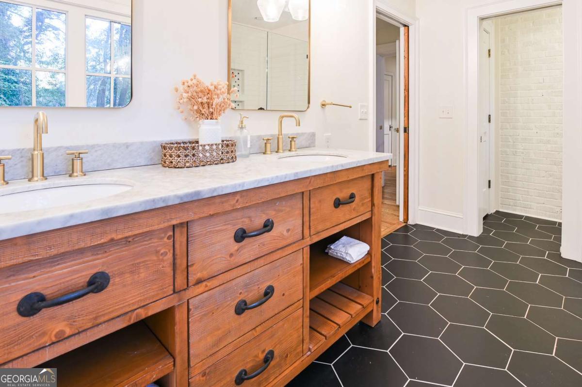 Athens, Georgia, 30606, United States, 4 Bedrooms Bedrooms, ,3 BathroomsBathrooms,Residential,For Sale,1988193