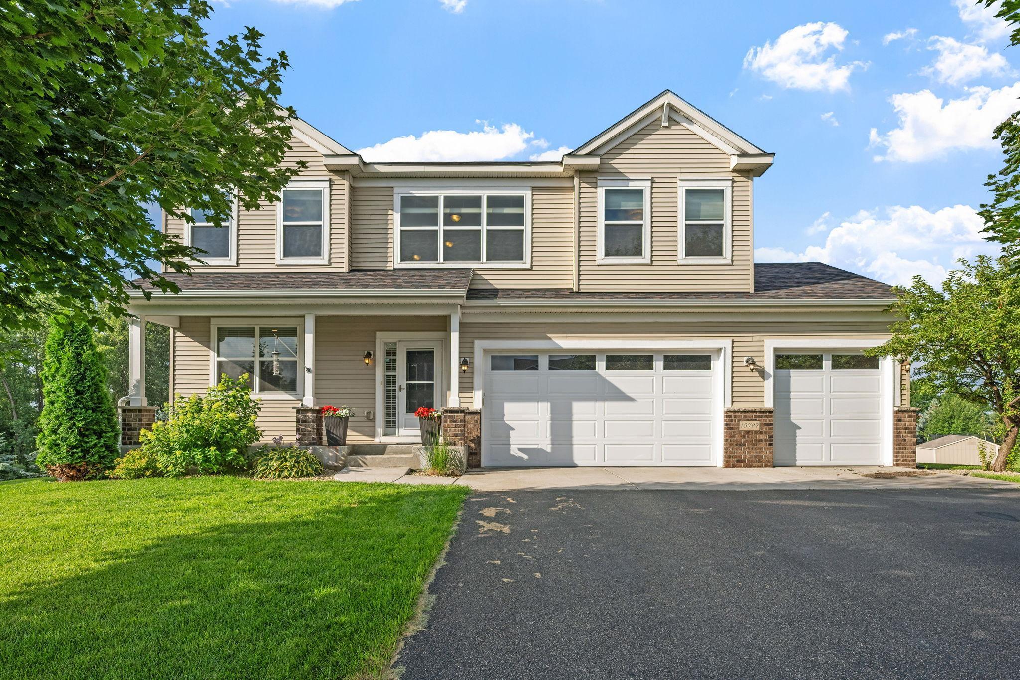 Lakeville, Minnesota, 55044, United States, 4 Bedrooms Bedrooms, ,3 BathroomsBathrooms,Residential,For Sale,1992013