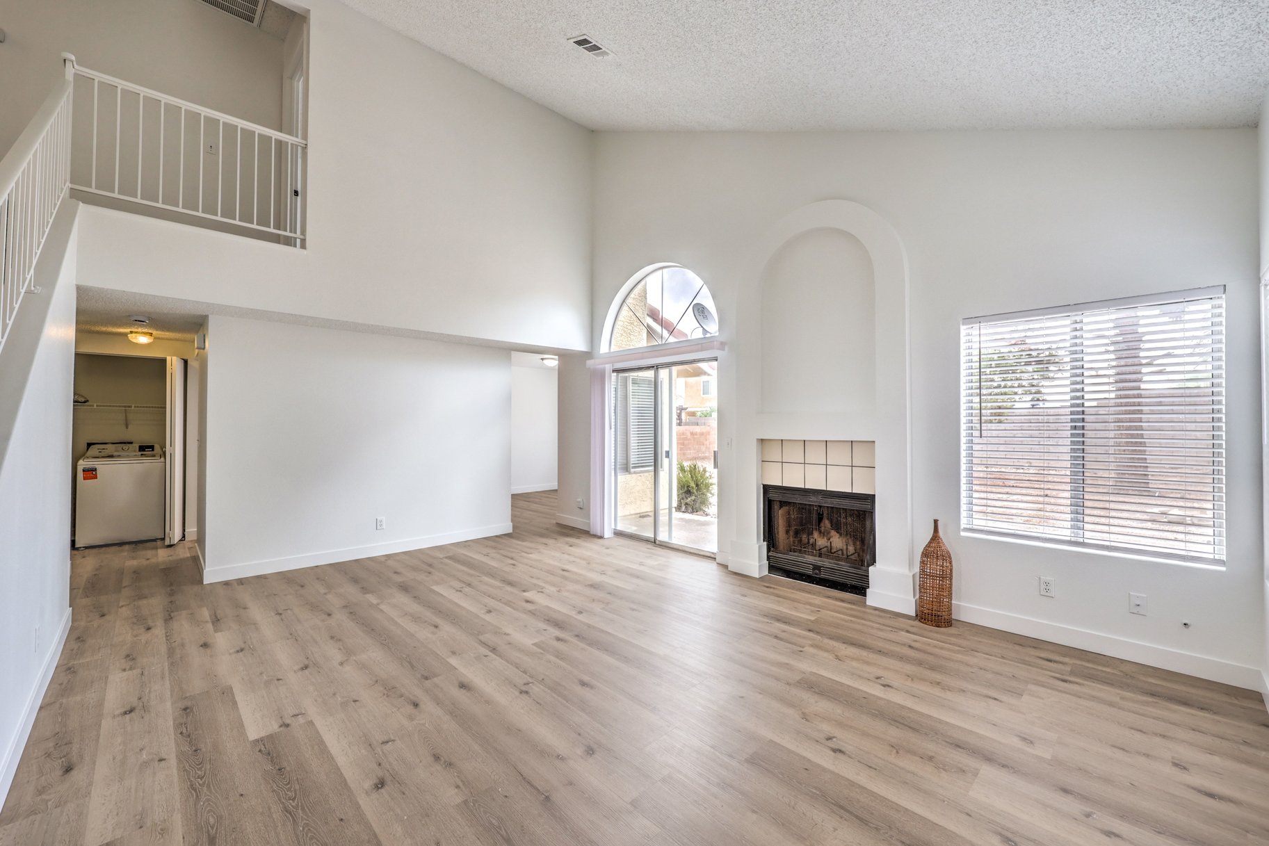  Fresh, Spacious & Move-In Ready — Green Valley Home on an Oversized Lot - 物件實景