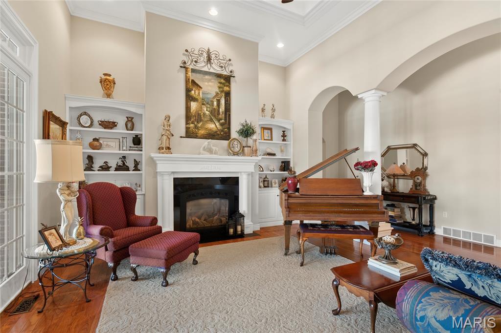 Charleston, Missouri, 63834, United States, 4 Bedrooms Bedrooms, ,6 BathroomsBathrooms,Residential,For Sale,1974839