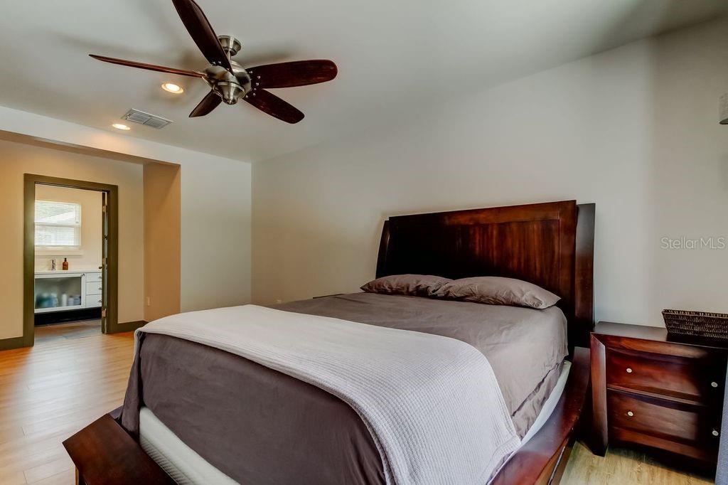 St Petersburg, Florida, 33701, United States, 3 Bedrooms Bedrooms, ,4 BathroomsBathrooms,Residential,For Sale,1895671