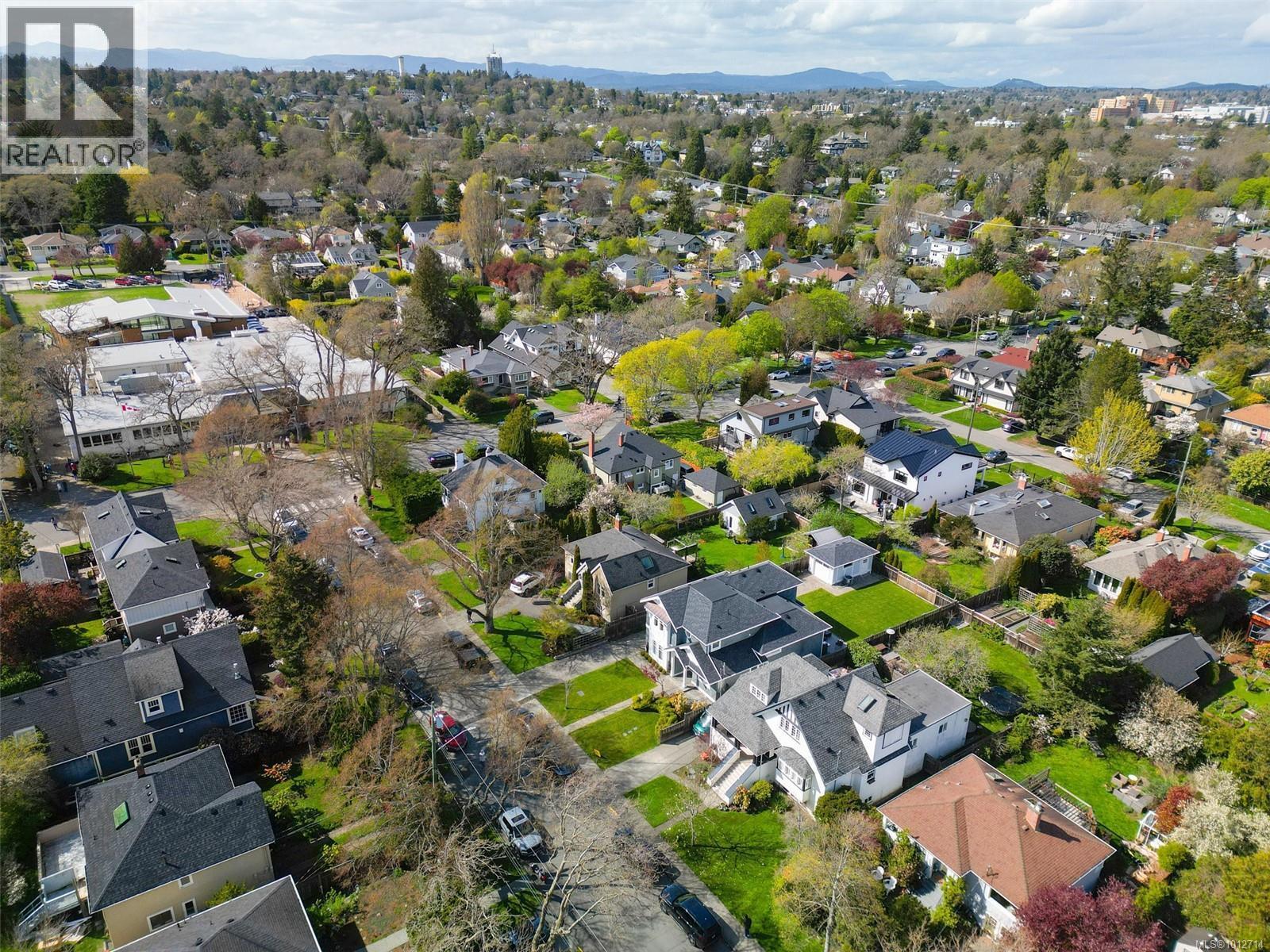OAK BAY, British Columbia, V8S 2W2, CA, 3 Bedrooms Bedrooms, ,3 BathroomsBathrooms,Residential,For Sale,1949531