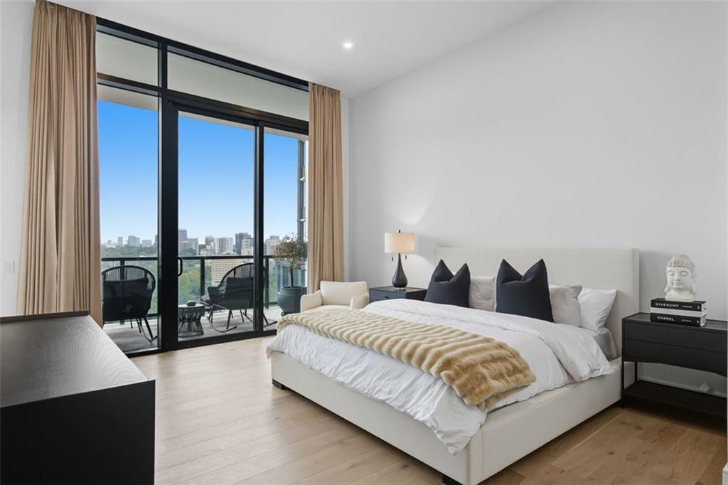 Atlanta, Georgia, 30305, United States, 2 Bedrooms Bedrooms, ,3 BathroomsBathrooms,Residential,For Sale,1979191