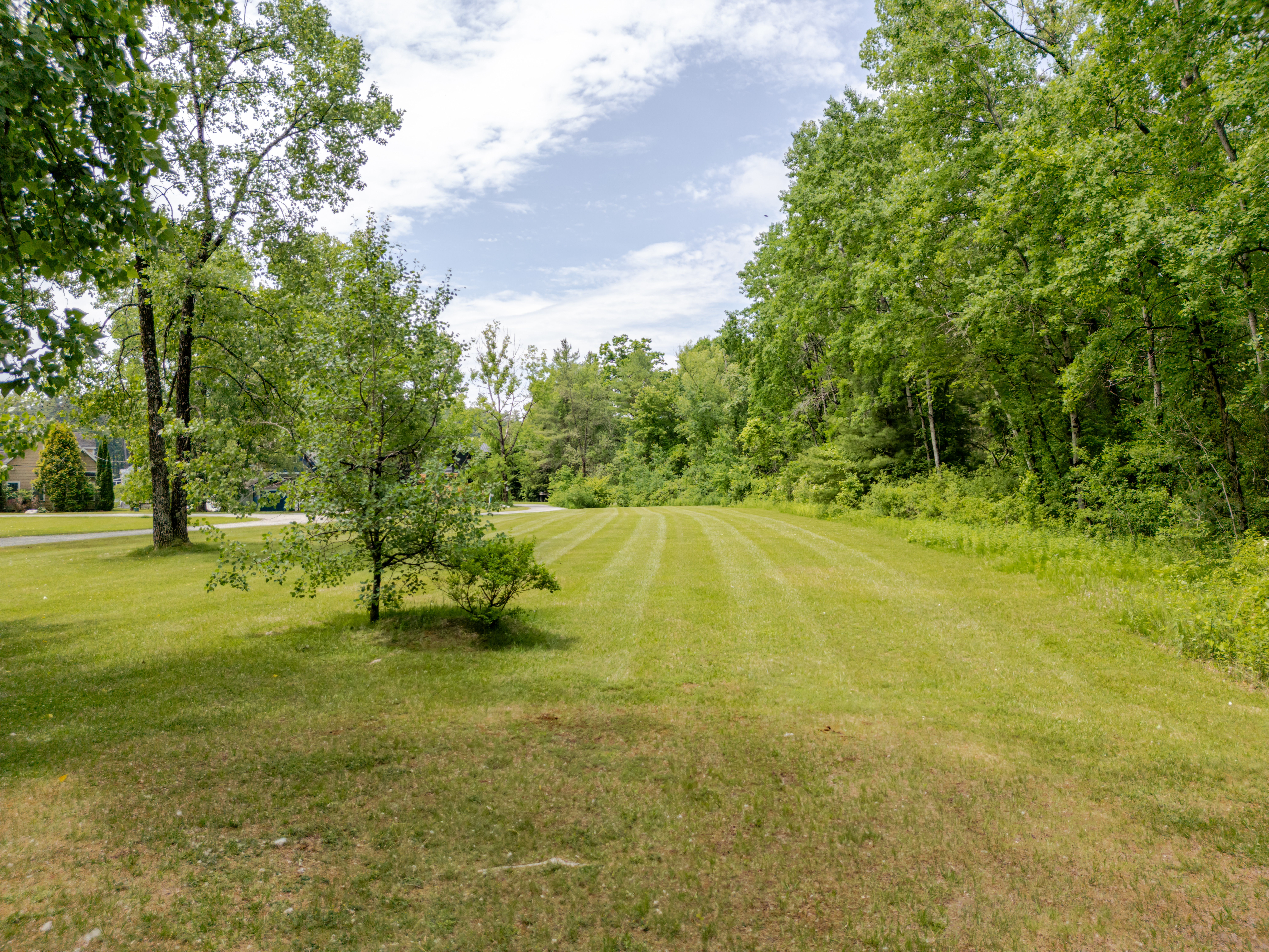  Berkshire Lakeside Living: 2-Acres and a Cottage by the Lake - 物件實景